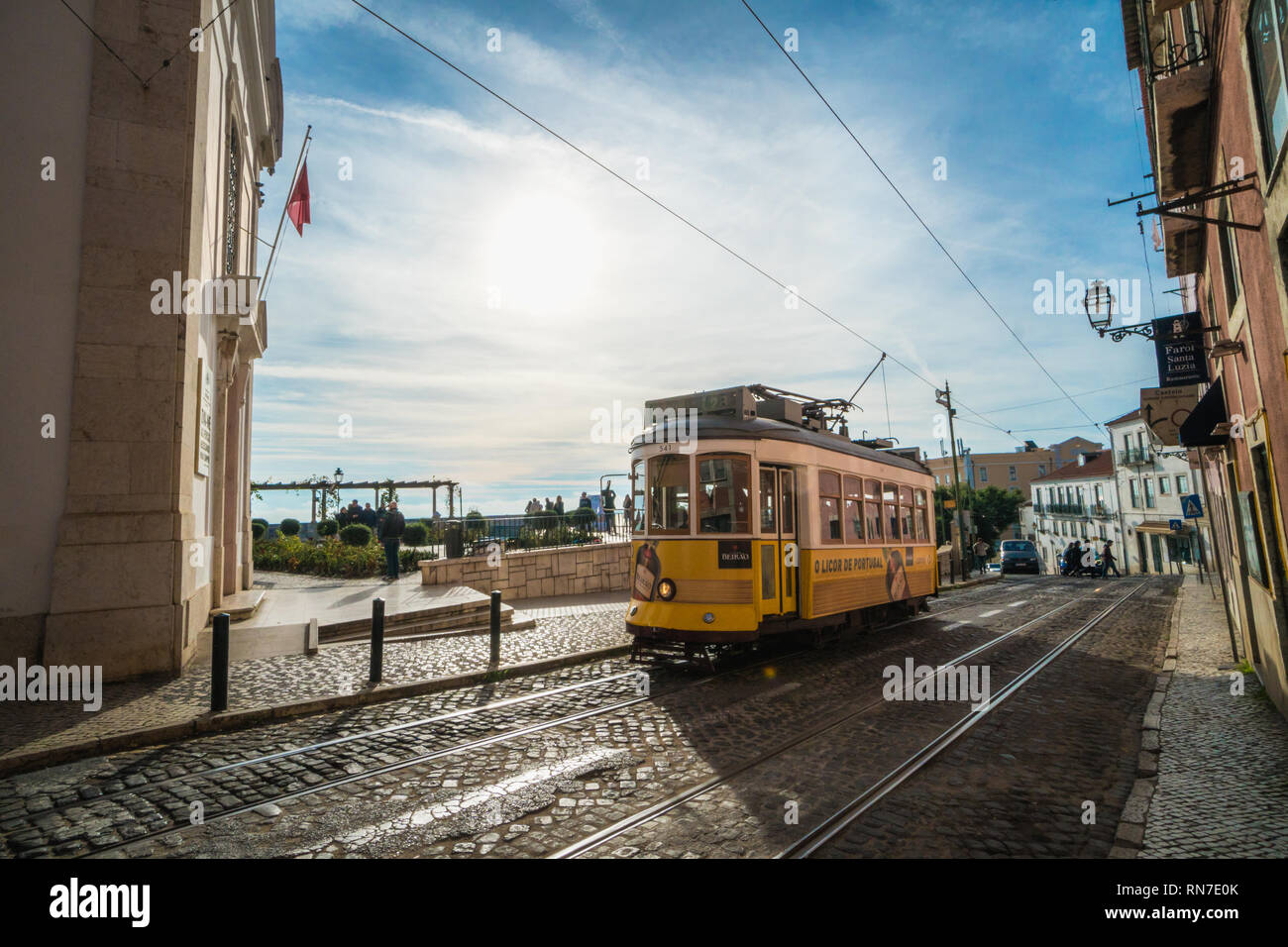 Lisbona, Portogallo - 22 dicembre 2018: strade della splendida Lisbona Foto Stock