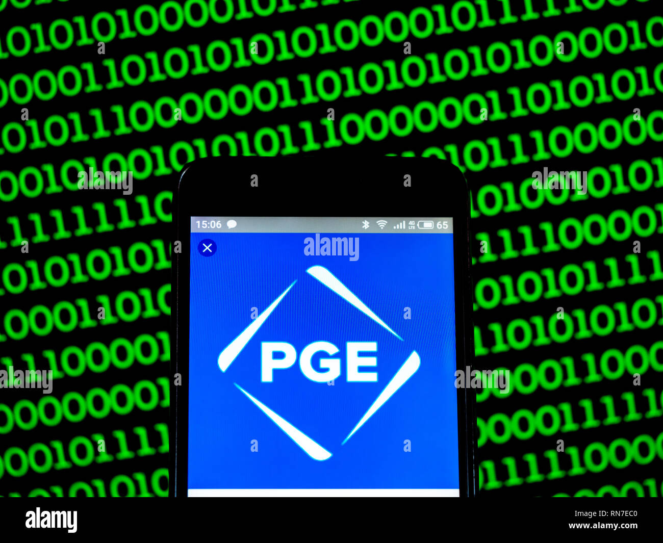 Portland General Electric Company logo che si vede visualizzato sul telefono intelligente Foto Stock