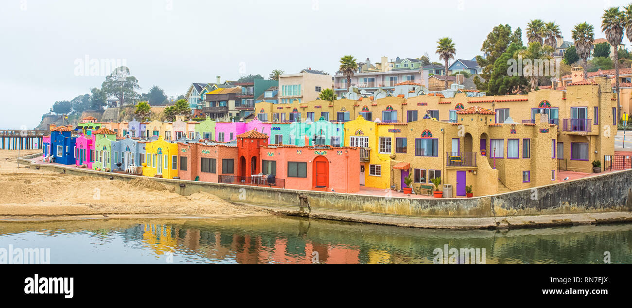 CAPITOLA, CA/STATI UNITI D'America - 15 febbraio 2014: Capitola Hotel Veneziano e Capitola State Beach. Foto Stock