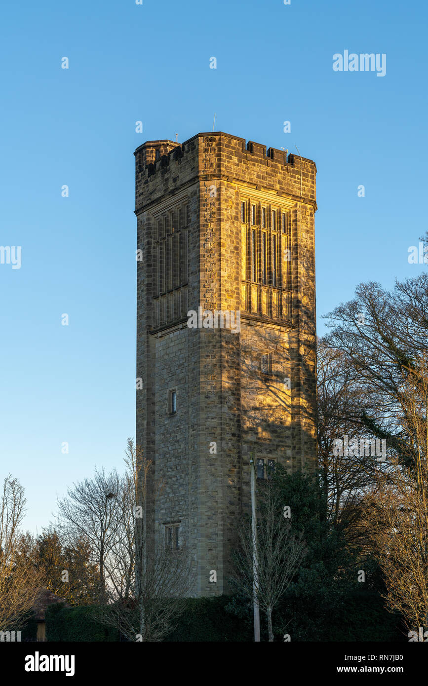 EAST GRINSTEAD, WEST SUSSEX/UK - gennaio 15 : sera la luce solare sulla vecchia torre di acqua in East Grinstead on gennaio 15, 2019 Foto Stock