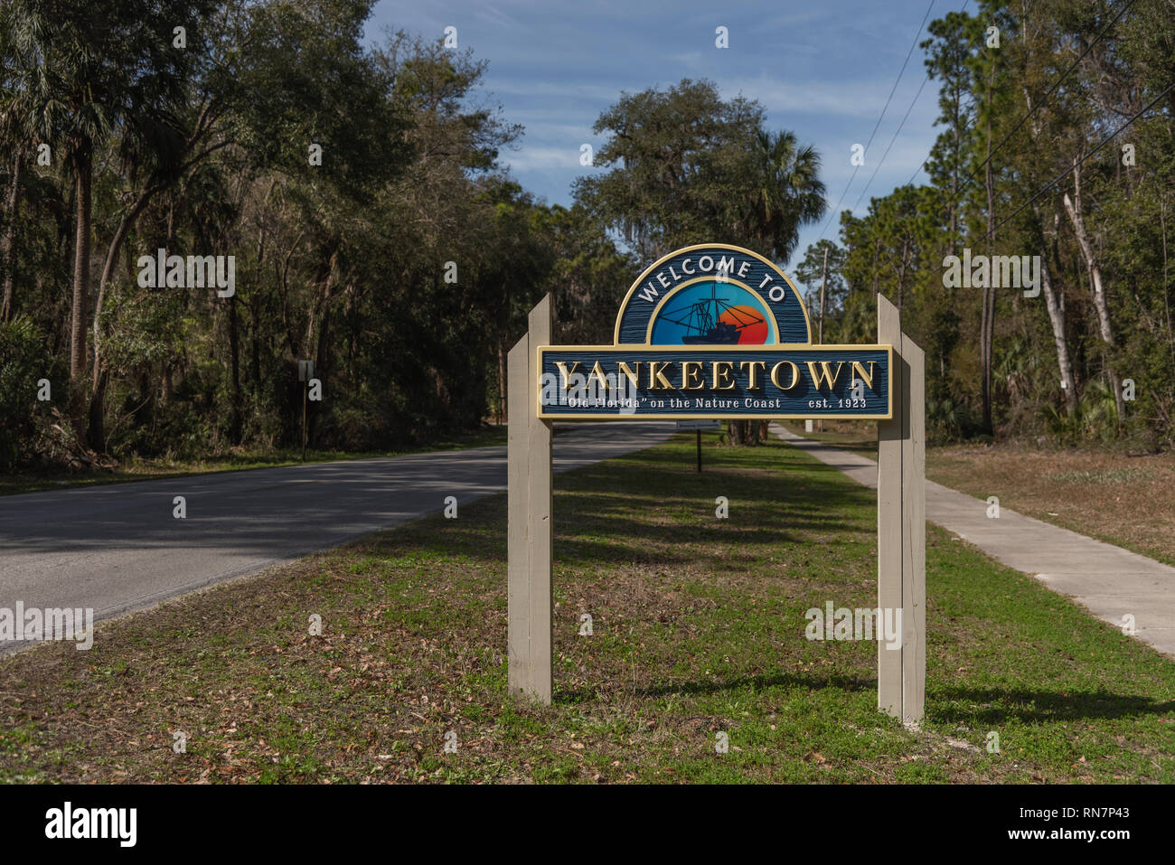 Seguire quel sogno Parkway, situato in Yankeetown, Florida USA Foto Stock