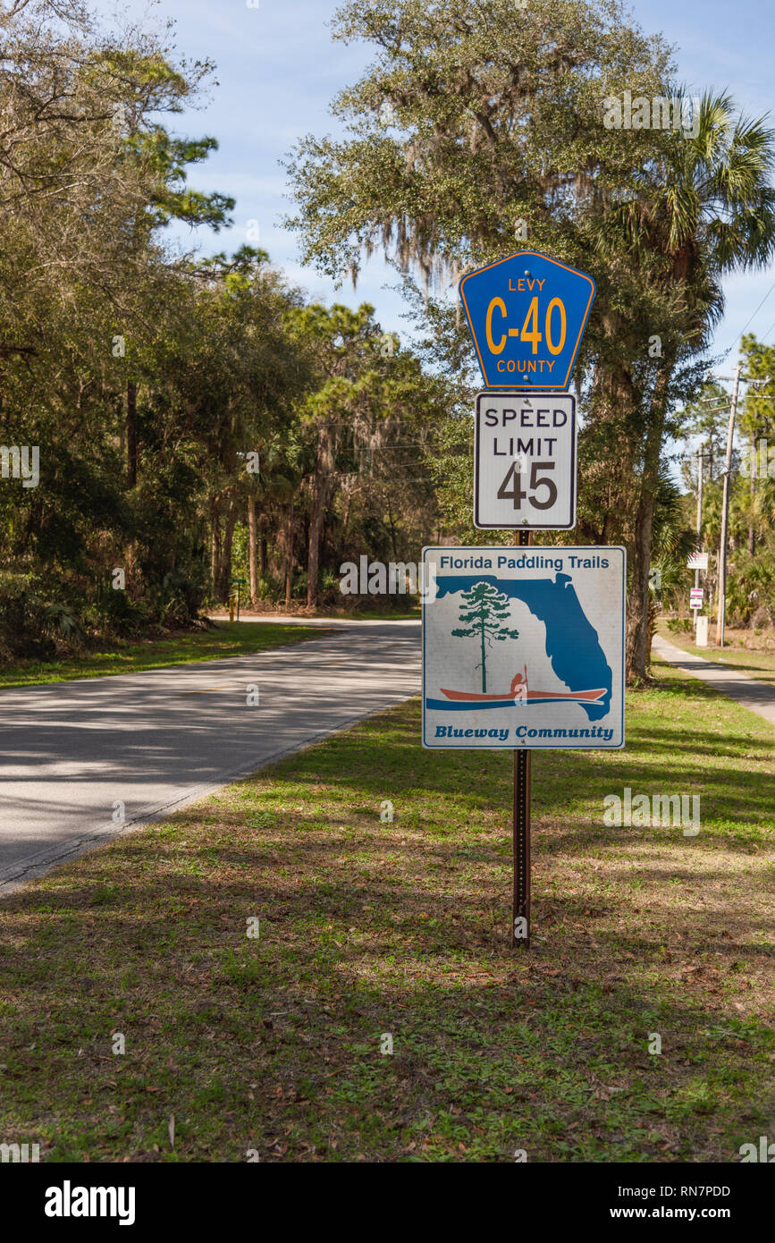 Seguire quel sogno Parkway, situato in Yankeetown, Florida USA Foto Stock