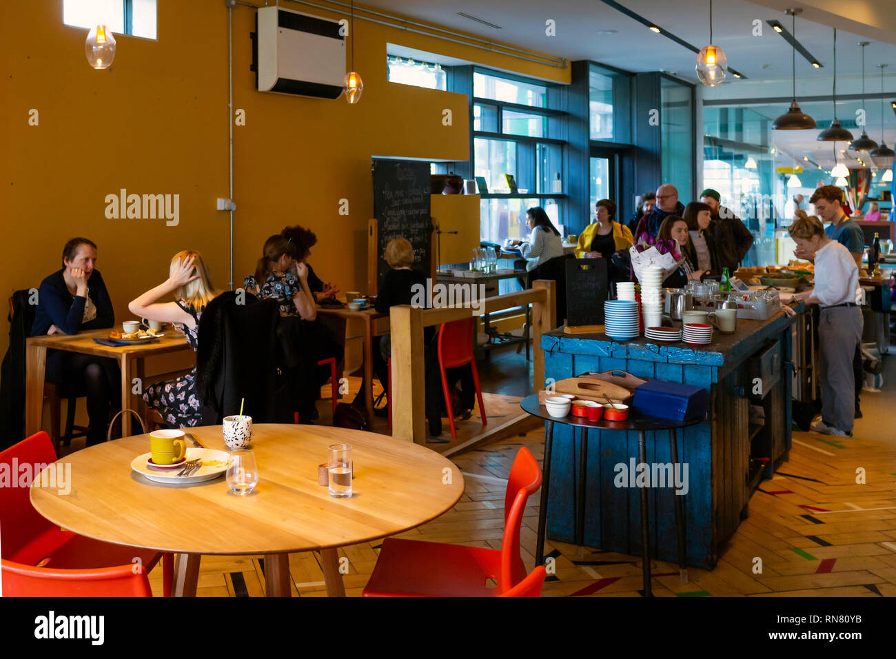 Interno del Smelledery Café presso il mima art gallery in Middlesbrough Foto Stock