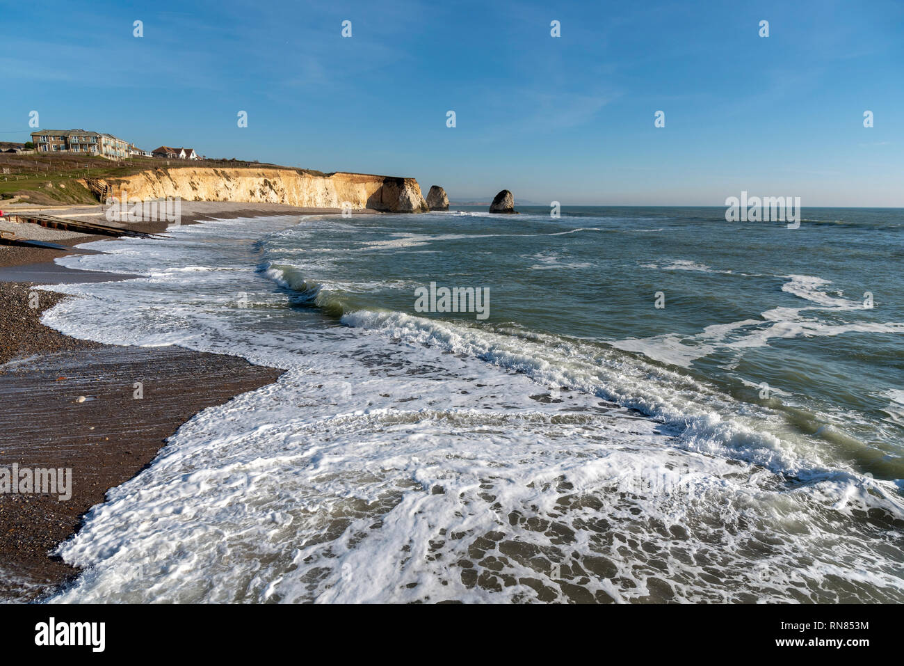 La baia di acqua dolce, Isle of Wight, Inghilterra, Regno Unito. Febbraio 2019. Marea su un pomeriggio di inverni sull'Isola di Wight Foto Stock