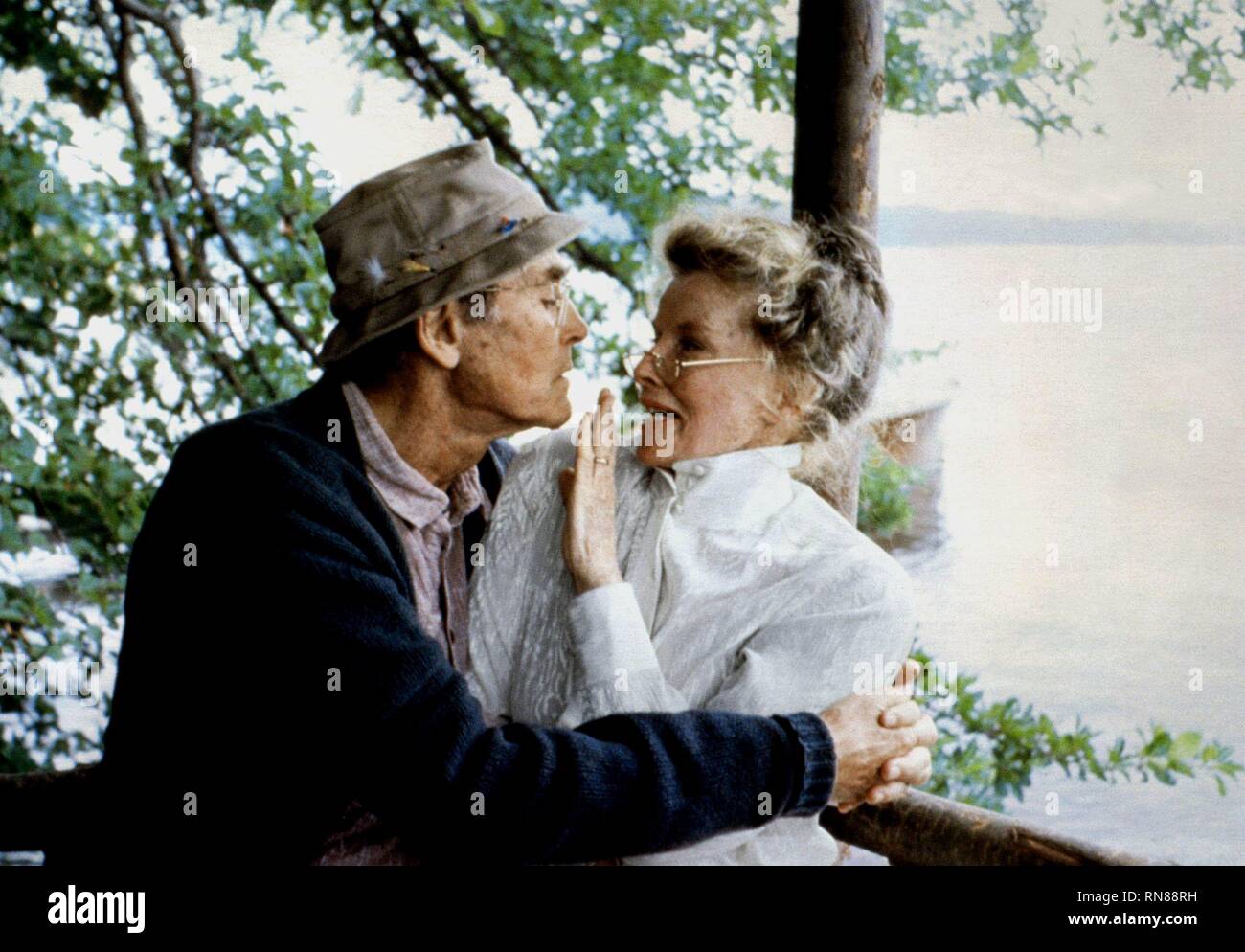 FONDA,HEPBURN, sul Golden Pond, 1981 Foto Stock