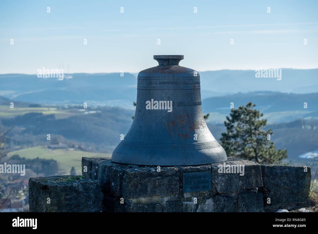 In lutto per la campana di Santa Maria sul Hohenrechberg in inverno 2019 Foto Stock