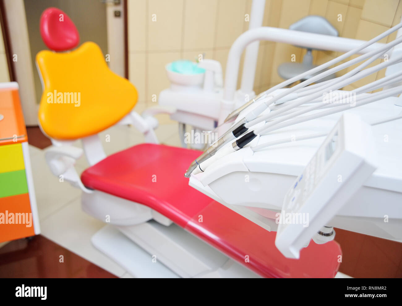 Colore brillante interno della moderna odontoiatria pediatrica. Foto Stock