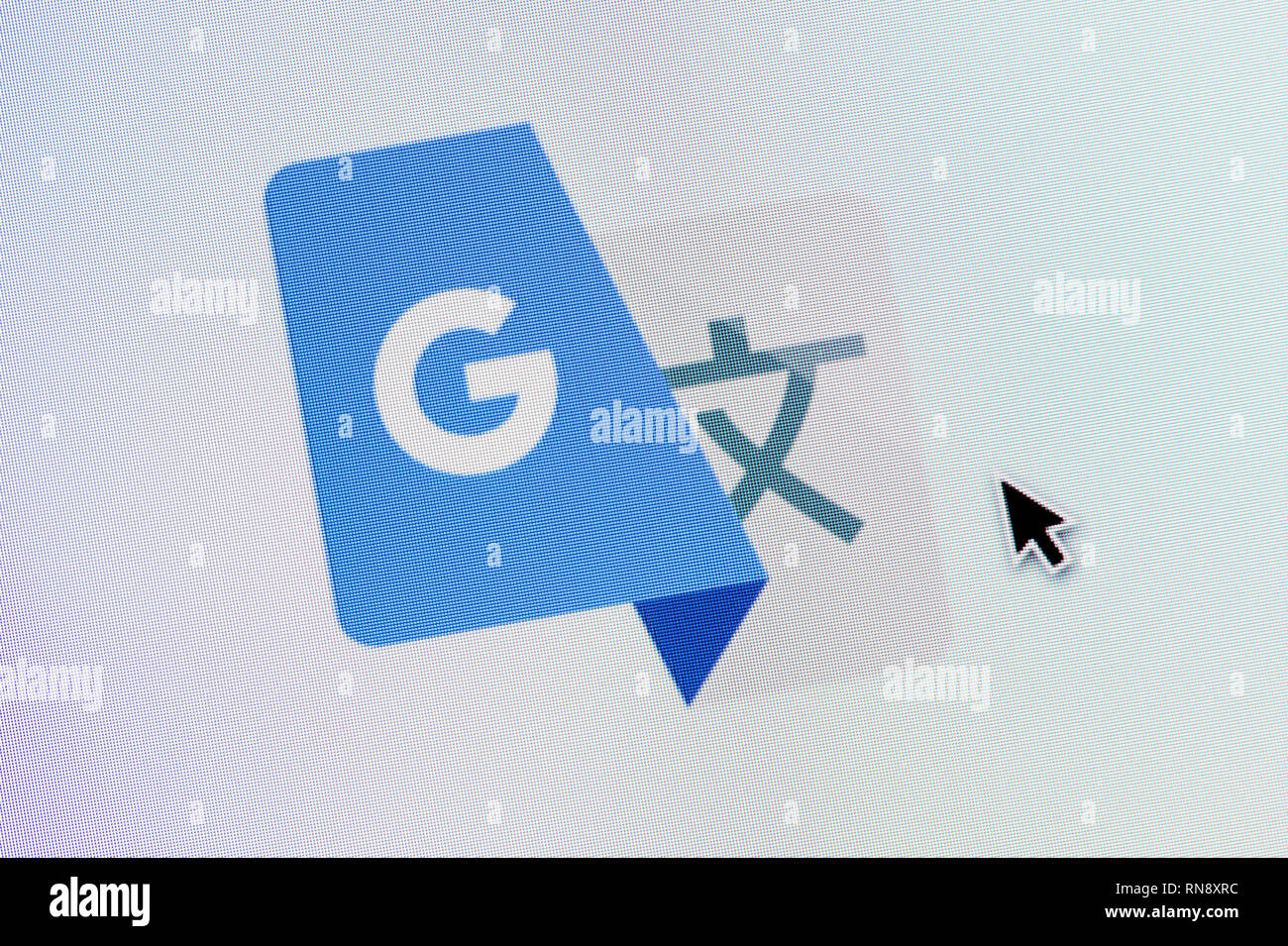 Il logo di Google Translate è visibile sullo schermo di un computer insieme con un cursore del mouse (solo uso editoriale) Foto Stock