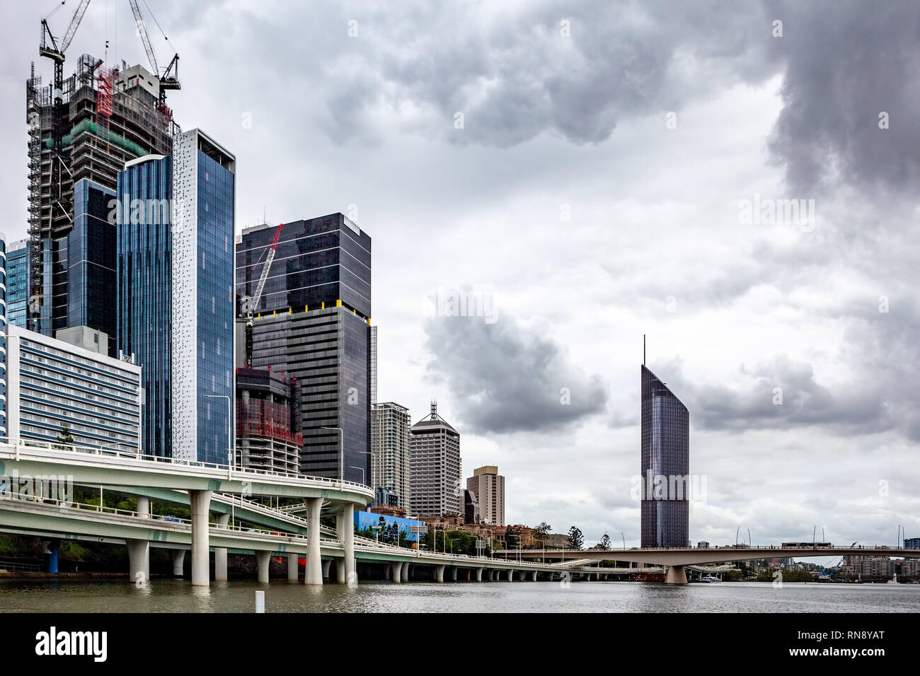 Il CBD di Brisbane alto vista dal fiume Foto Stock