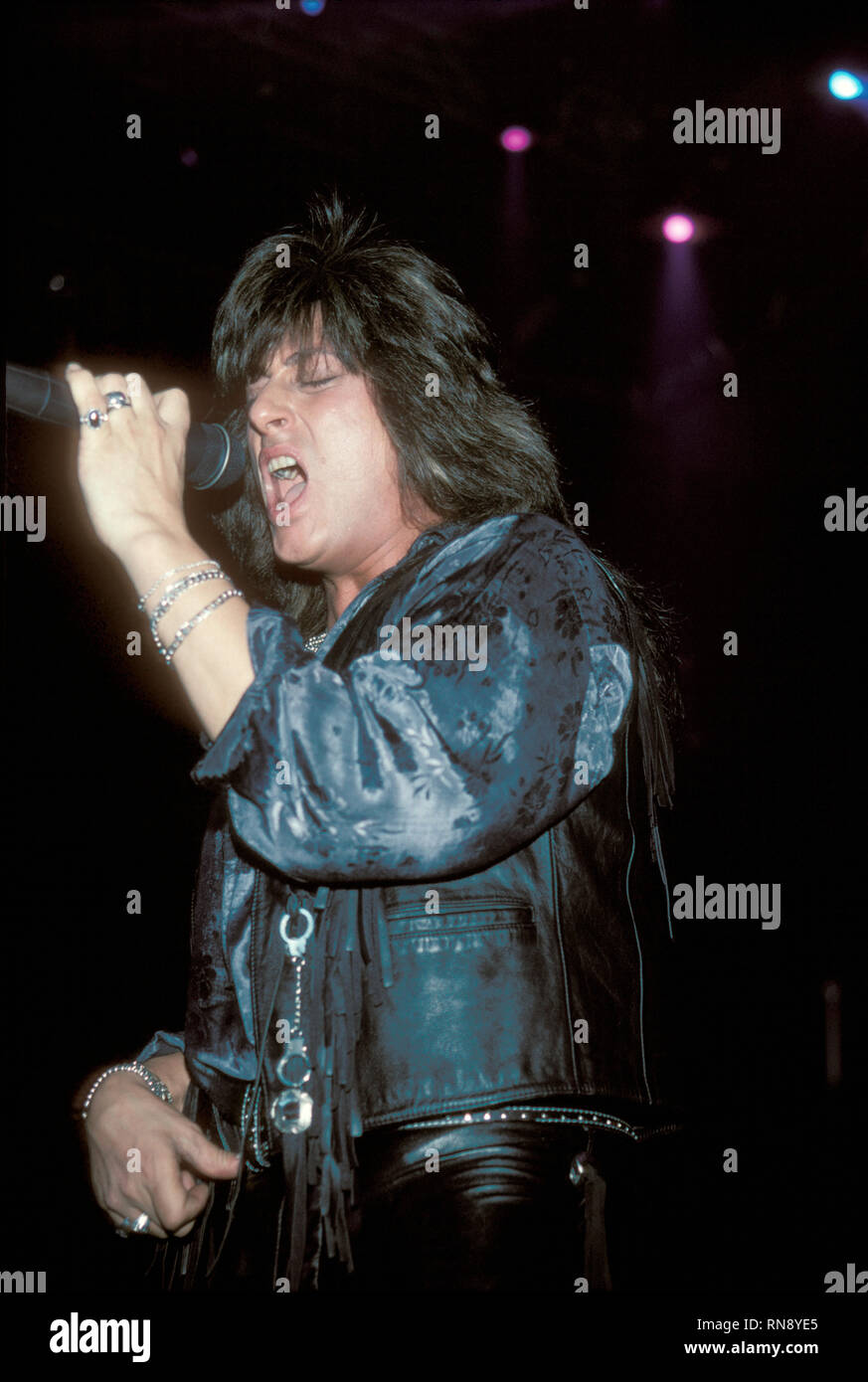 Deep Purple cantante Joe Lynn Turner è indicato di eseguire sul palco durante un 'live' aspetto di concerto. Foto Stock