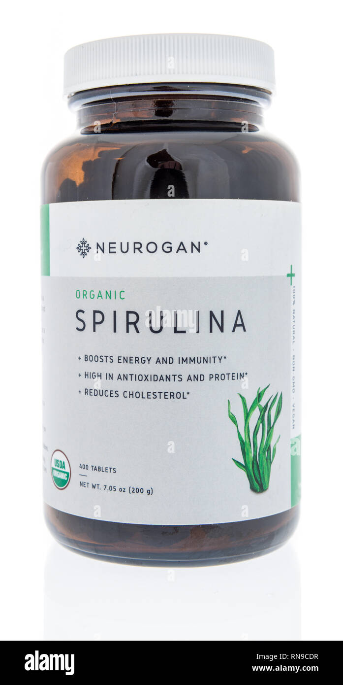 Winneconne, WI - 14 Febbraio 2019: una bottiglia di organico Neurogan spirulina supplemento su un sfondo isolato Foto Stock