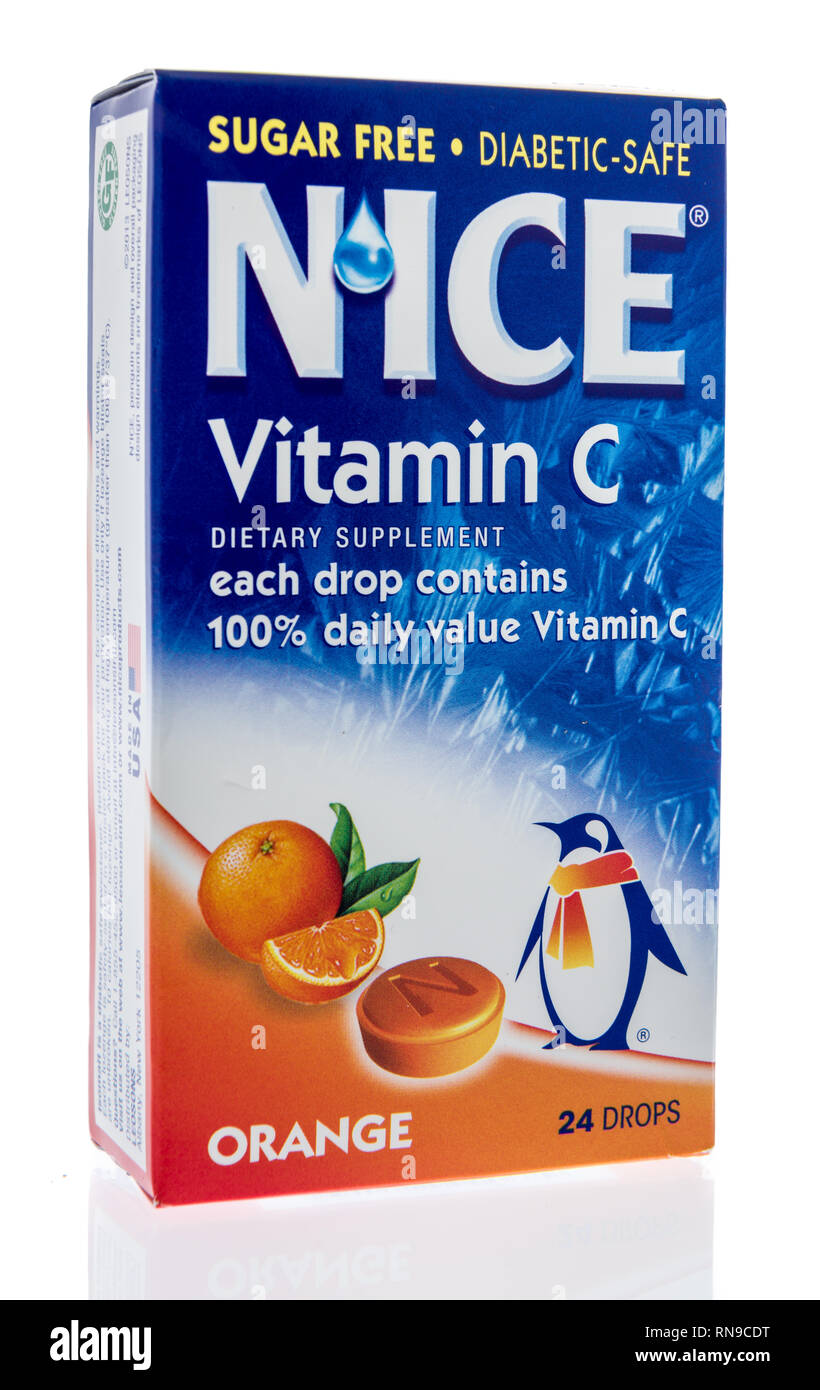 Winneconne, WI - 14 Febbraio 2019: una scatola di Nizza vitamina C supplemento su un sfondo isolato Foto Stock