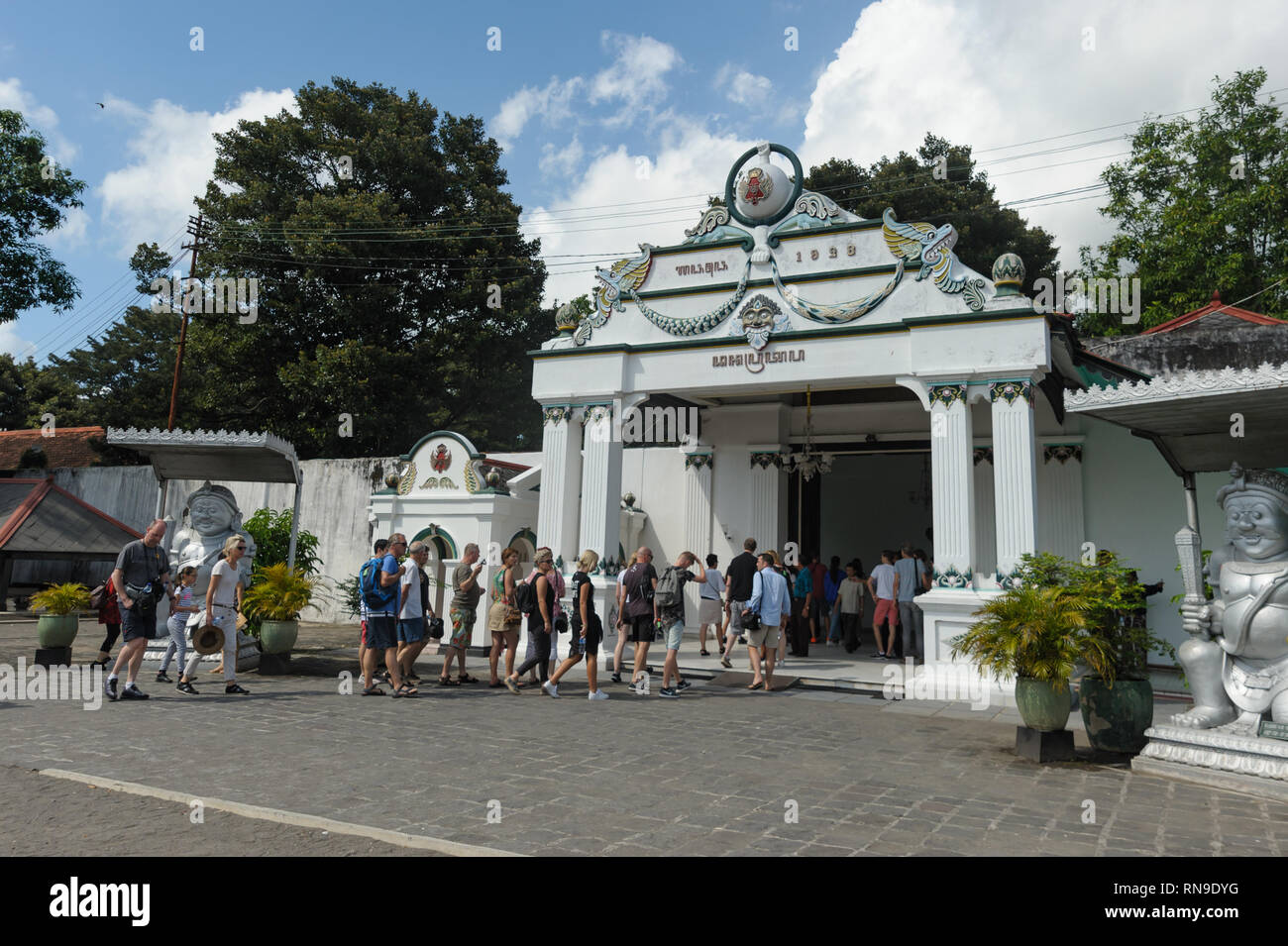 Yogyakarta Indonesia - Agosto 1, 2016 : Visita Turistica Kraton o Sultan Palace chiamato Kraton Ngayogyakarta Hadiningrat in Yogyakarta Indonesia. Foto Stock