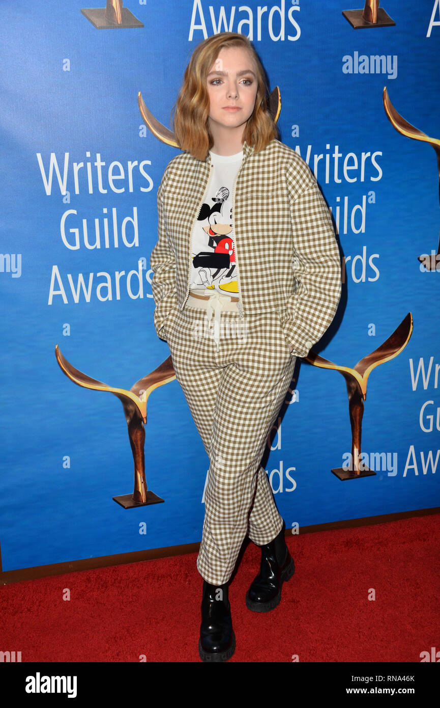 Los Angeles, Stati Uniti d'America. Xvii Feb, 2019. LOS ANGELES, CA. Febbraio 17, 2019: Elsie Fisher al 2019 Writers Guild Awards presso il Beverly Hilton Hotel. Credito: Paul Smith/Alamy Live News Foto Stock