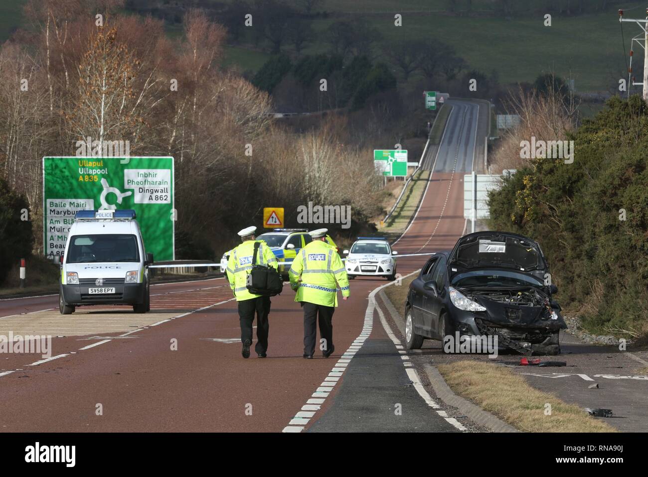 18 Febbraio 2019: un 86-anno-vecchia donna è deceduto a seguito di un traffico stradale collisione sul A835 vicino Ponte Conon sul mercoledì 13 febbraio 2019. Valerie Taylor da Contin in Ross-shire era il sedile anteriore passeggero in un rosso Nissan nota che è stata coinvolta in una collisione con un nero Peugeot 207. Morì in ospedale durante le prime ore di sabato 16 febbraio. Il 86-anno-vecchio driver maschio della Nissan hanno sofferto a causa di una grave ma non un pericolo per la vita delle lesioni. Gli occupanti della Peugeot sono stati entrambi incolumi. Immagine: Andrew Smith Foto Stock