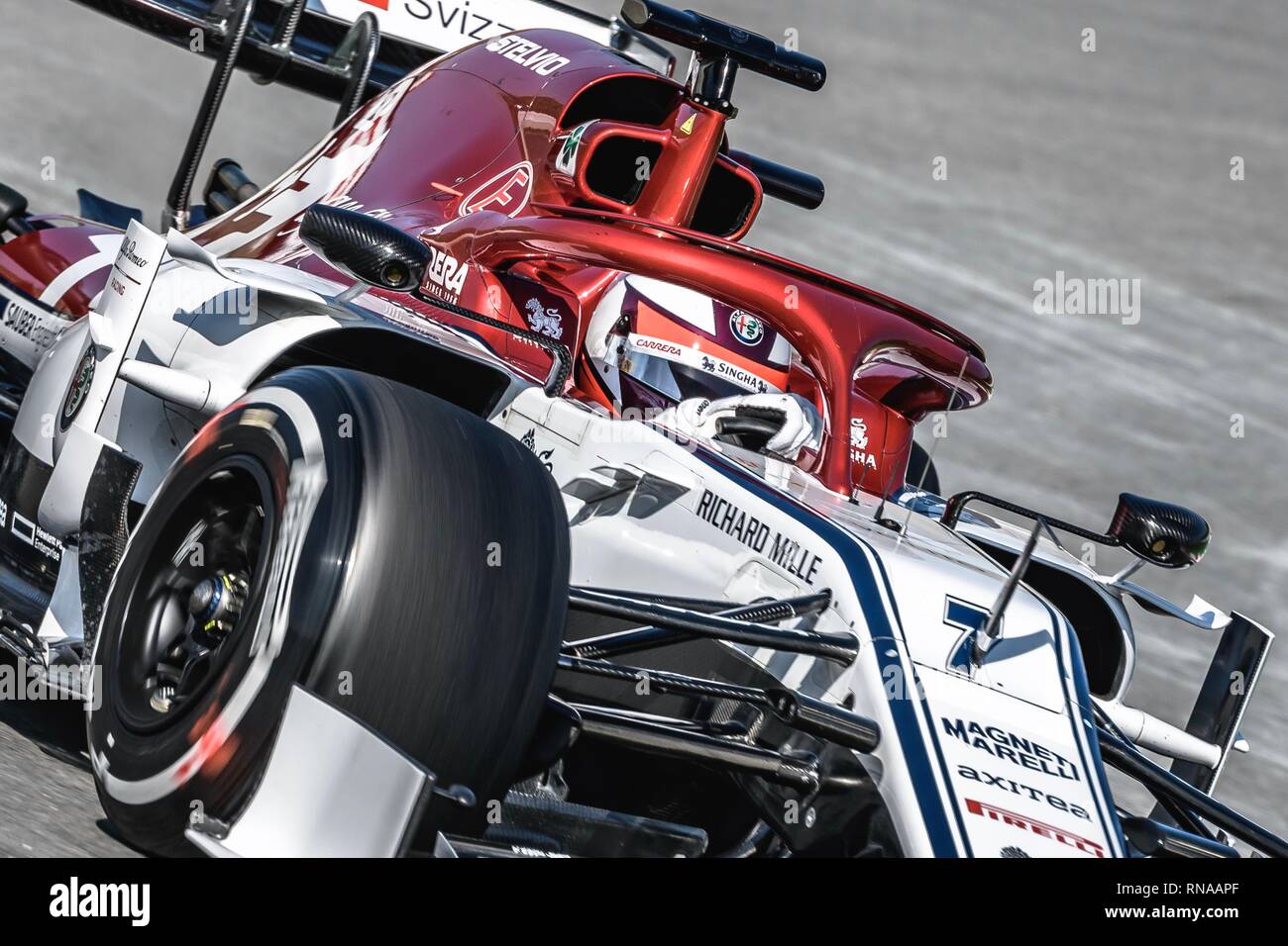 Barcellona, Spagna. 18 Febbraio 2019: Kimi Raikkonen (FIN) dal team Alfa Romeo rigidi durante il giorno uno di Formula Uno dei test invernali sul Circuito de Catalunya Credito: Matthias Oesterle/Alamy Live News Foto Stock