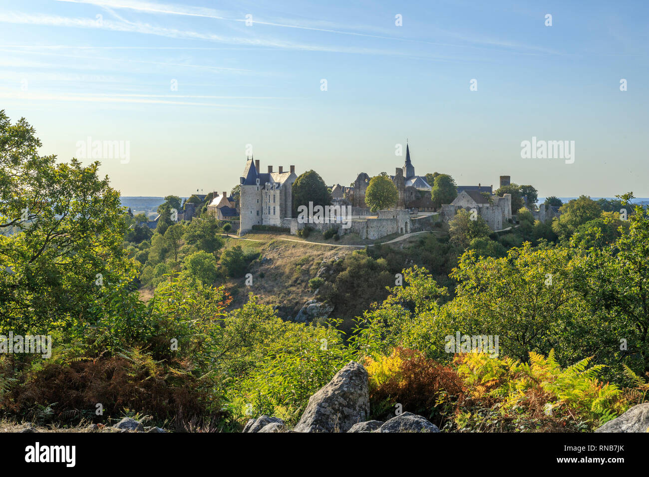 Francia, Mayenne, Sainte Suzanne, etichettati Les Plus Beaux Villages de France (i più bei villaggi di Francia), vista generale // Francia, Mayenne ( Foto Stock