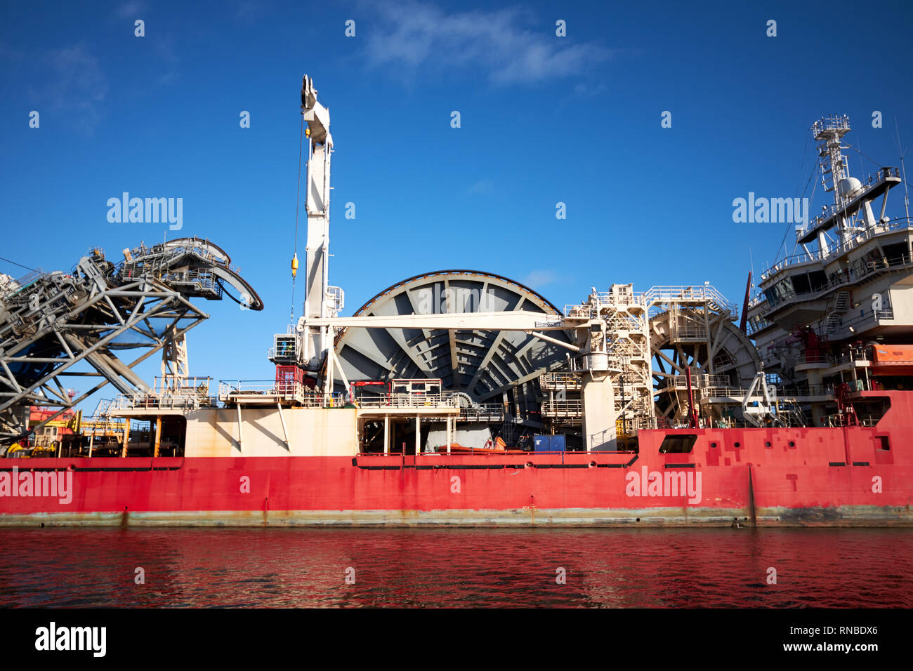 Leith, Edimburgo / Scozia - 10 Febbraio 2019: Apache 2 Posa di tubo recipiente si siede nel suo posto di ormeggio in Leith Docks, Edimburgo. Foto Stock