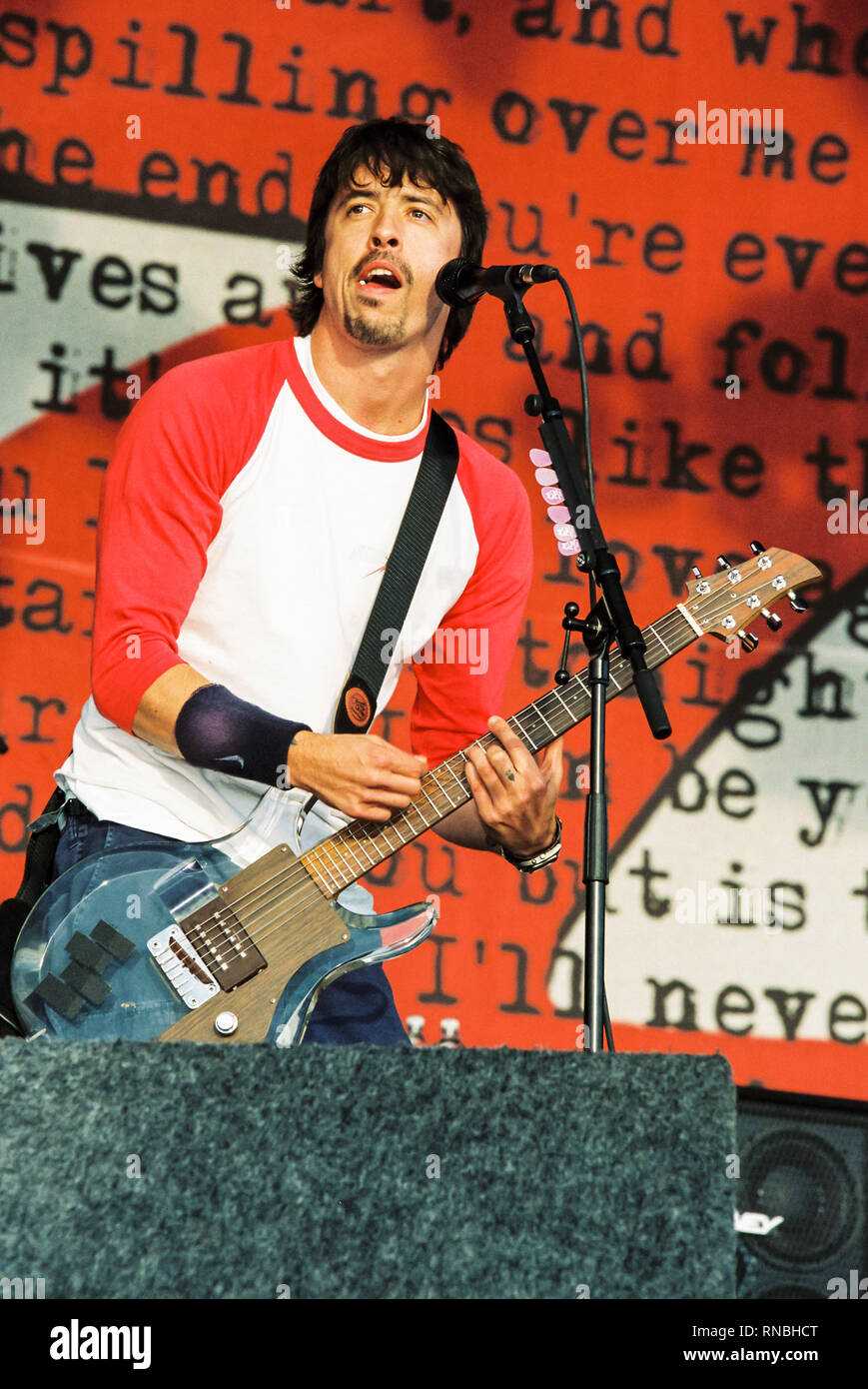 Dave Grohl nei Foo Fighters a T nel parco, 14 luglio 2002.Kinross, Tayside, Scotland, Regno Unito. Foto Stock