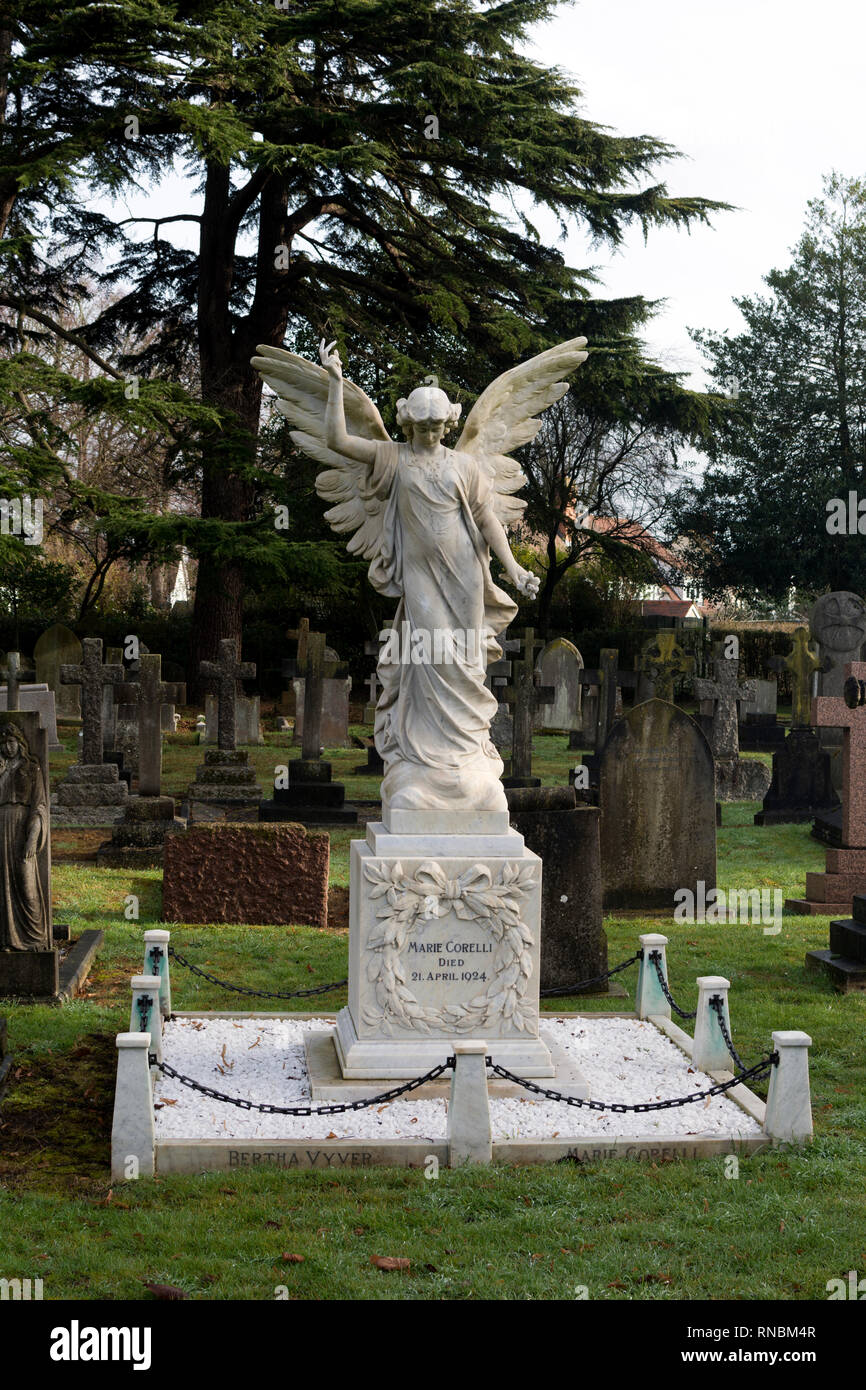 Marie Corelli grave, Stratford cimitero, Stratford-upon-Avon, Regno Unito Foto Stock