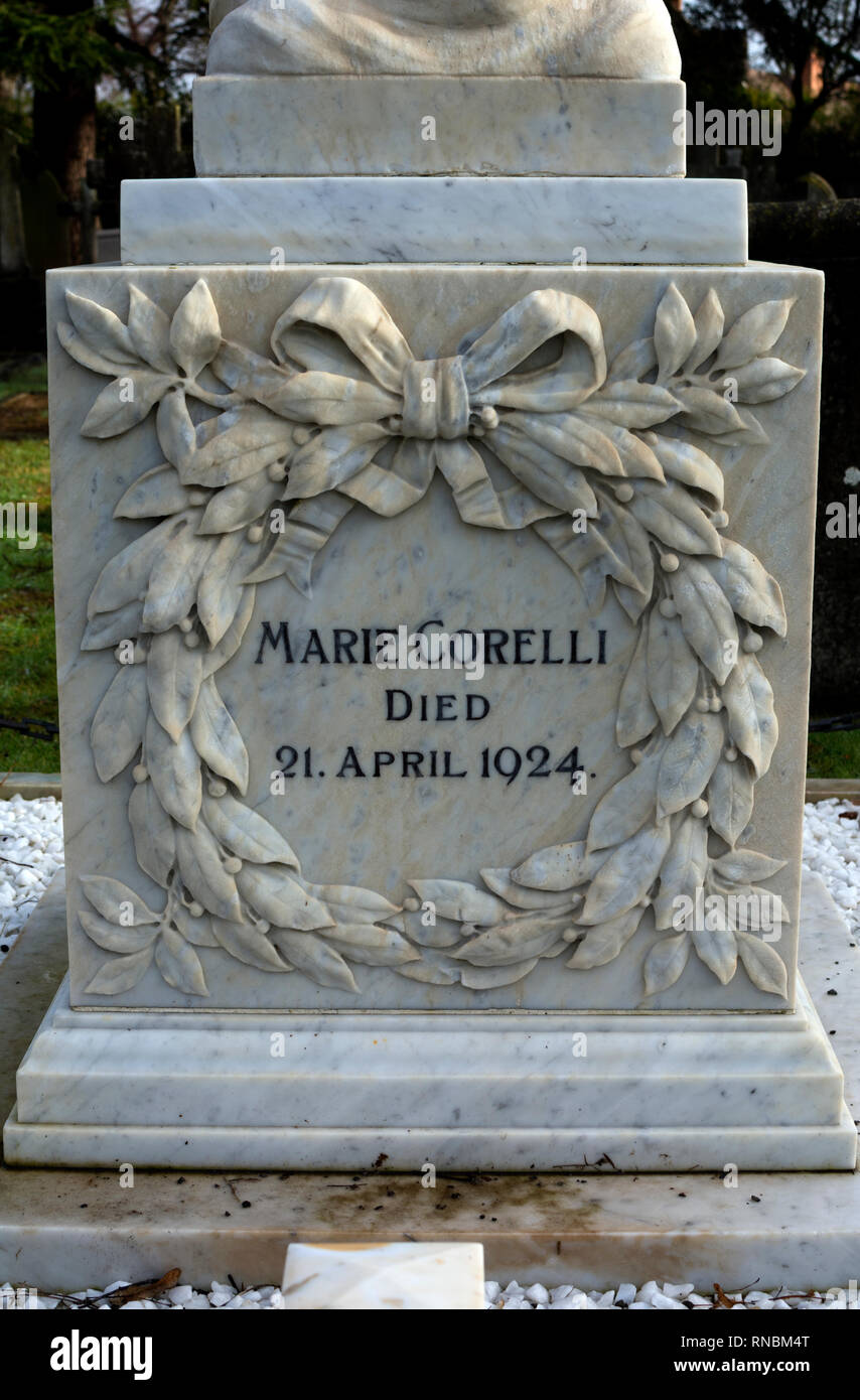 Marie Corelli grave, Stratford cimitero, Stratford-upon-Avon, Regno Unito Foto Stock