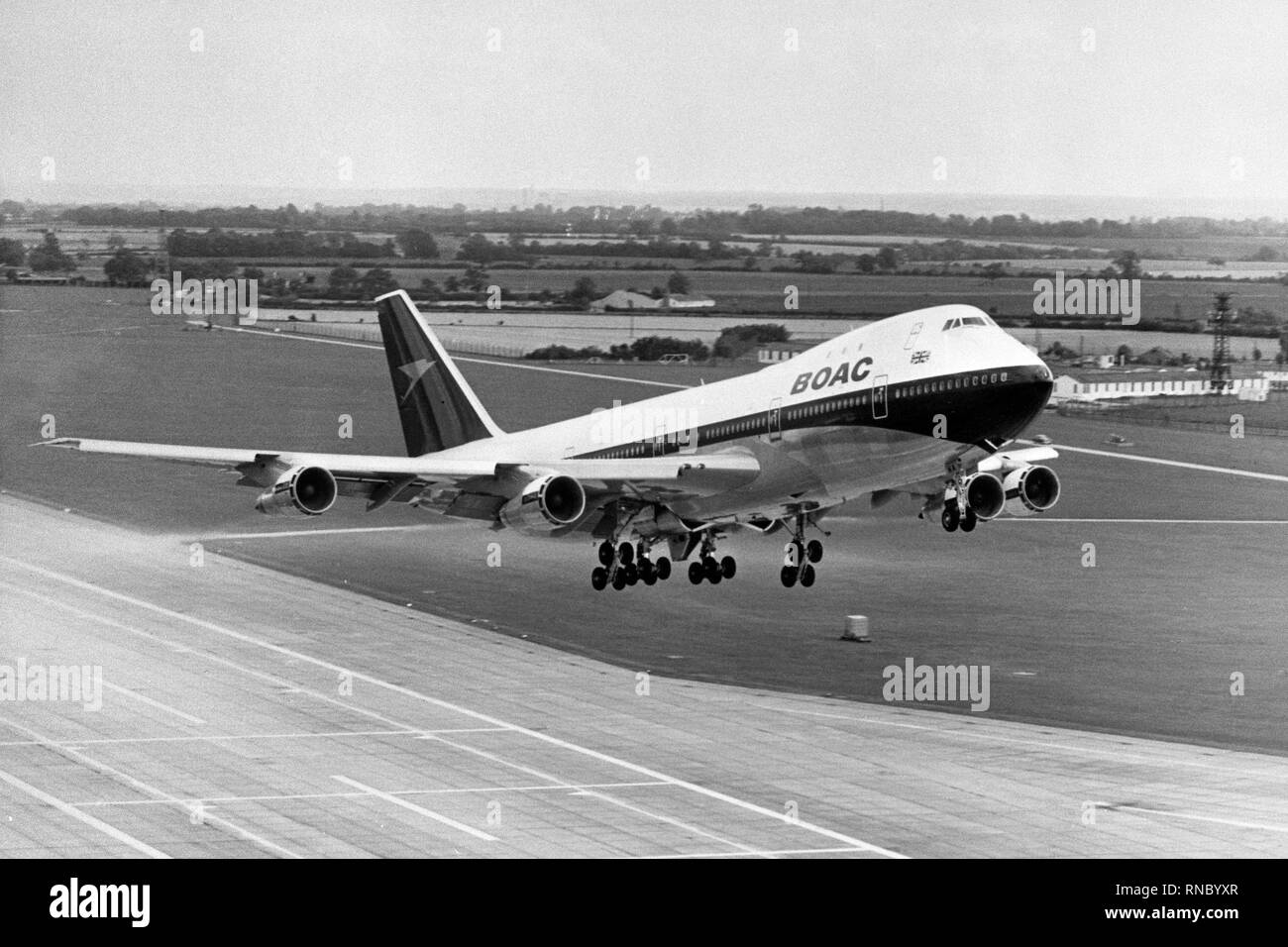 Un BOAC 747 Jumbo Jet durante il decollo. Foto Stock