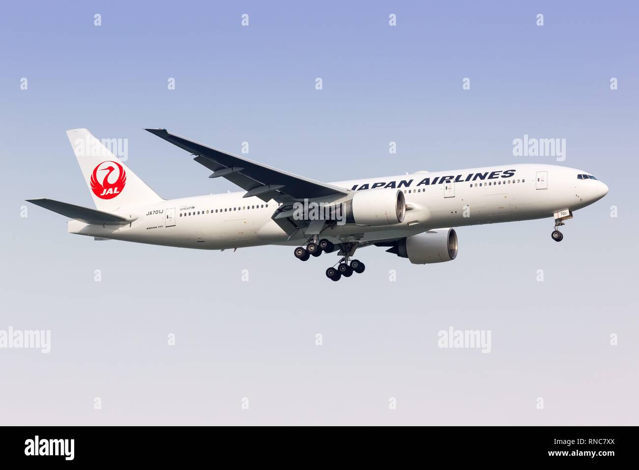 Singapore, Singapore - 29. Gennaio 2018: Japan Airlines Boeing 777 all'Aeroporto Changi di Singapore (SIN) di Singapore. | Utilizzo di tutto il mondo Foto Stock