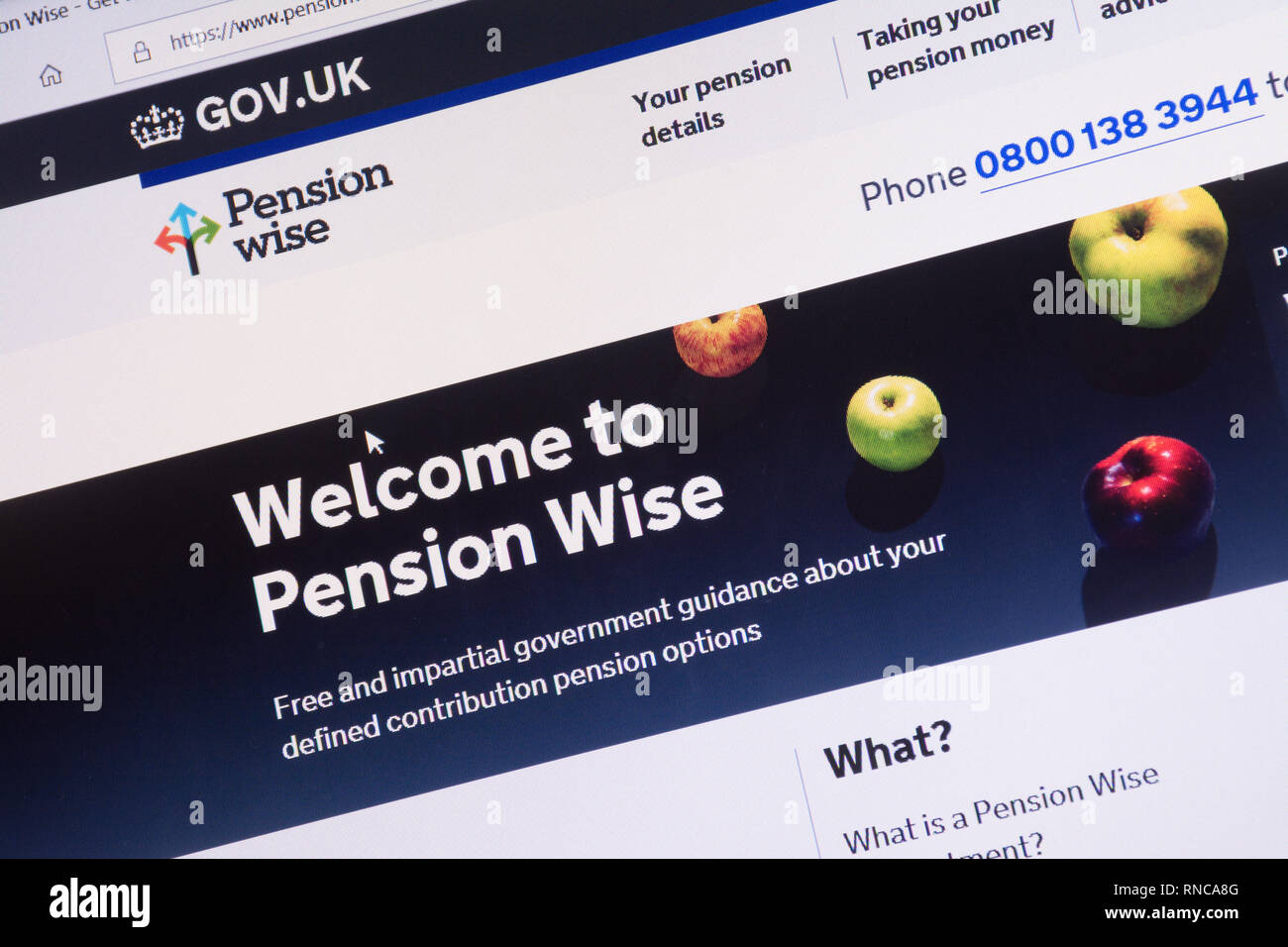 Saggi di pensione informazioni su gov.Sito web del Regno Unito - screenshot lapop sul computer. Pensioni statali consigli su internet. Foto Stock