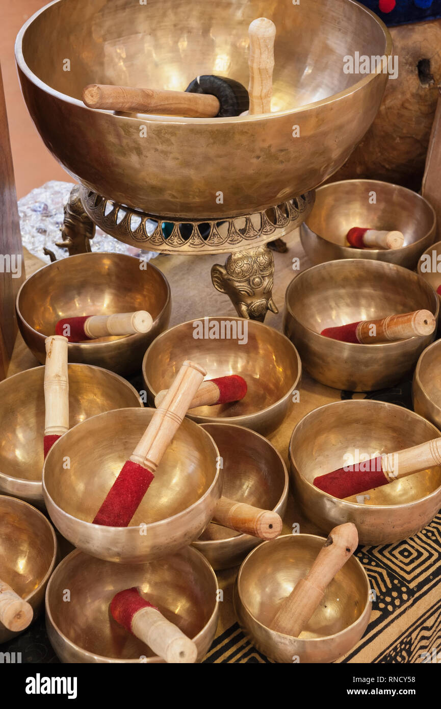 Il Tibetano Singing Bowl si diffonde la sua bassa vibrazione Foto Stock