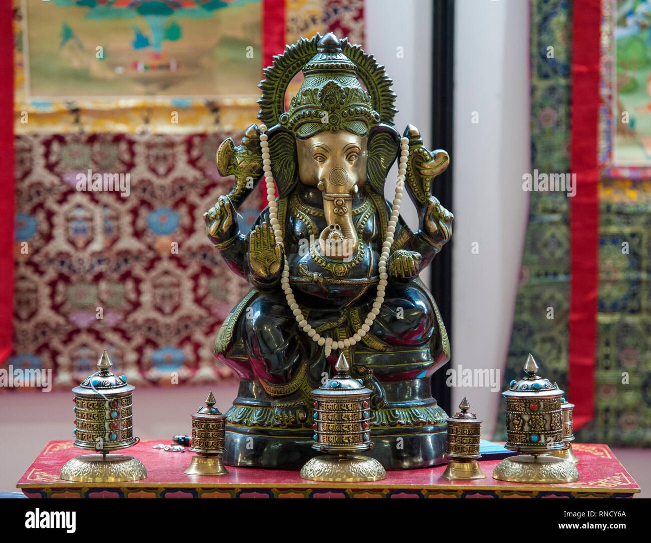 Tempio indù con una statua di Ganesh sull altare Foto Stock