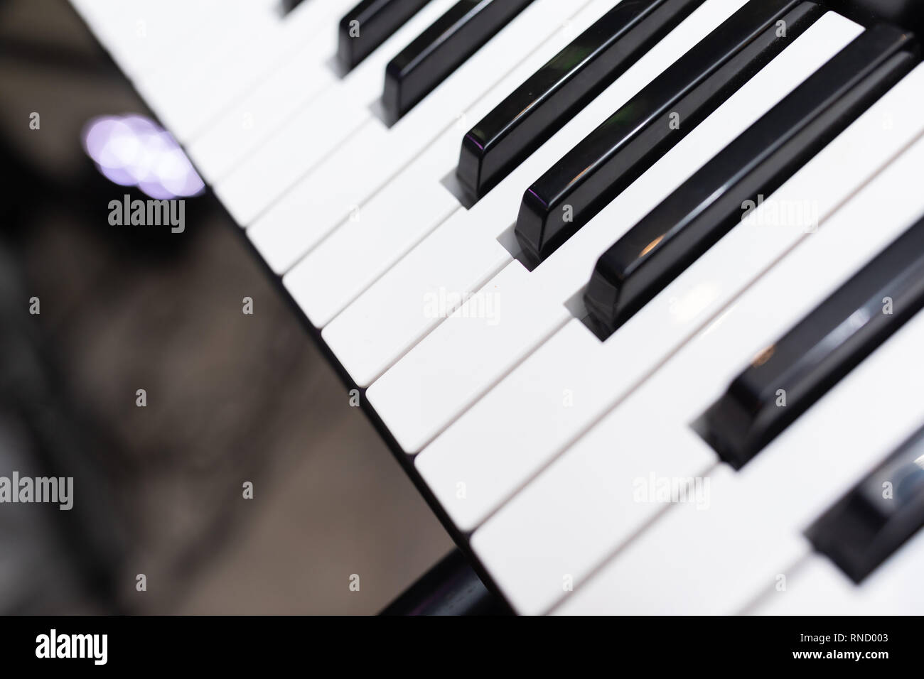 In bianco e nero di tasti di pianoforte close up Foto Stock