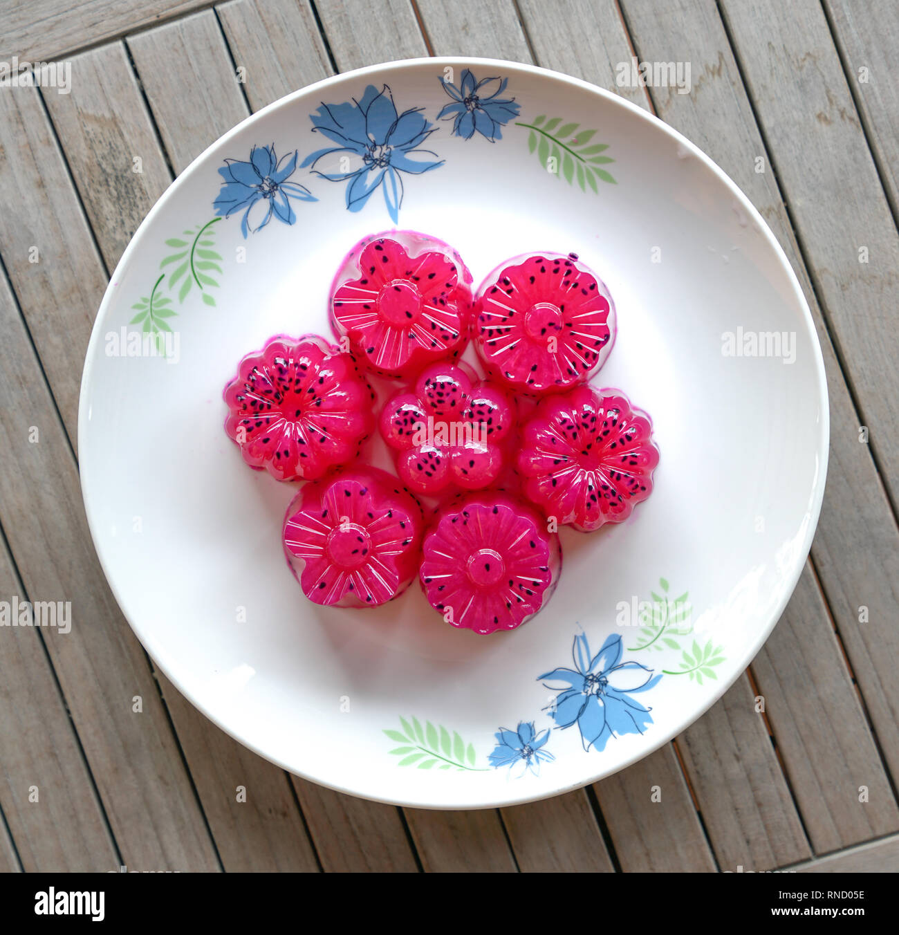 Dragon frutta (rosso) agar agar (Jelly) dessert - vista superiore Foto Stock