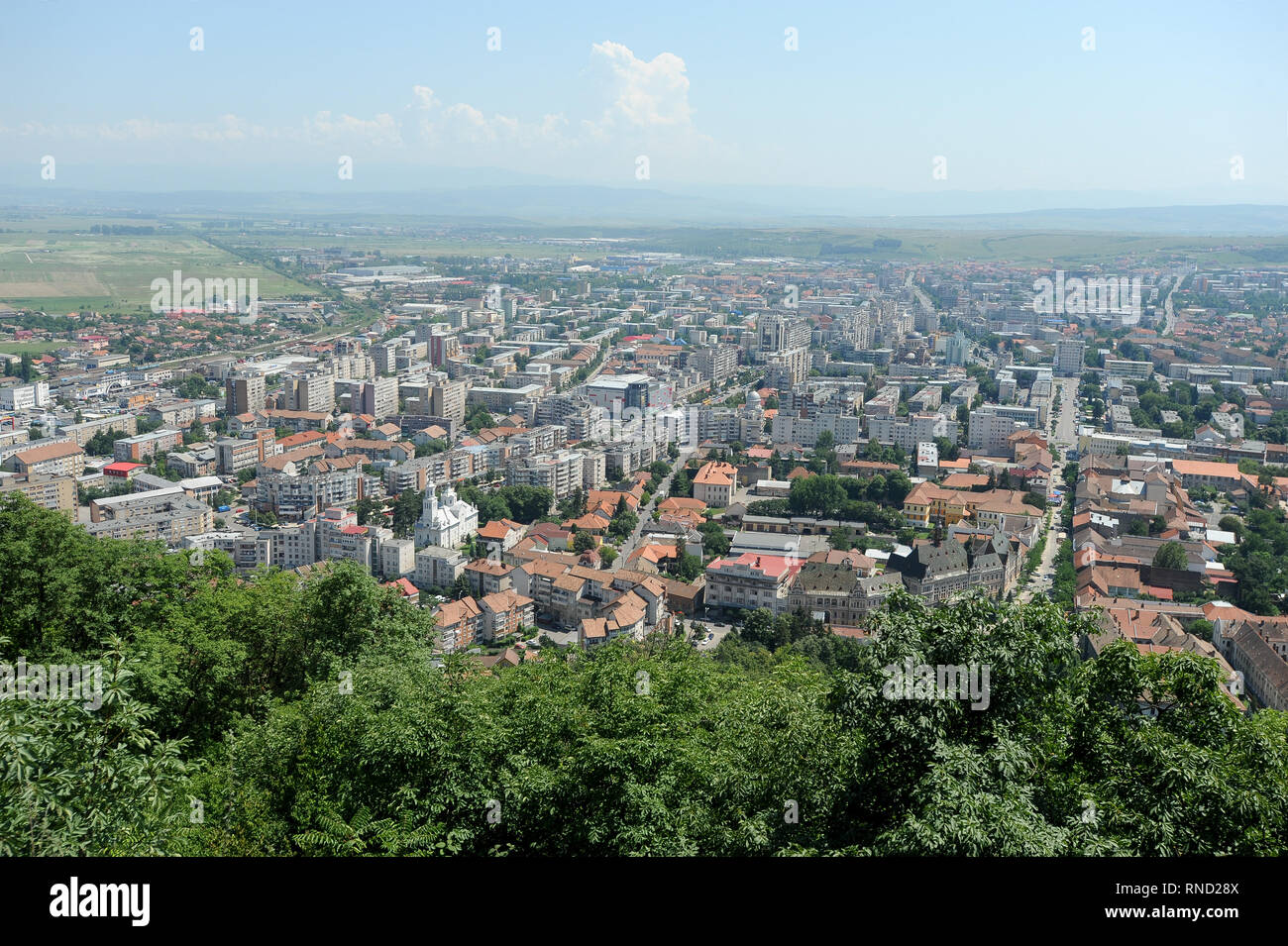 Città di Deva visto da Citadel Hill in Deva, Romania. Il 16 luglio 2009 © Wojciech Strozyk / Alamy Stock Photo Foto Stock