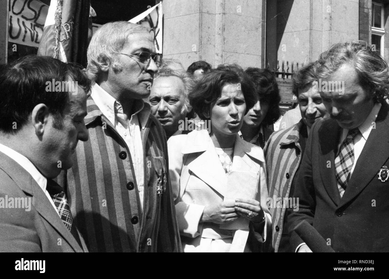 Il processo contro Beate Klarsfeld prima della colonia corte distrettuale il 9 luglio 1974 è stato accompagnato da proteste da parte tedesca e francese di combattenti per la resistenza contro il regime nazista. | Utilizzo di tutto il mondo Foto Stock