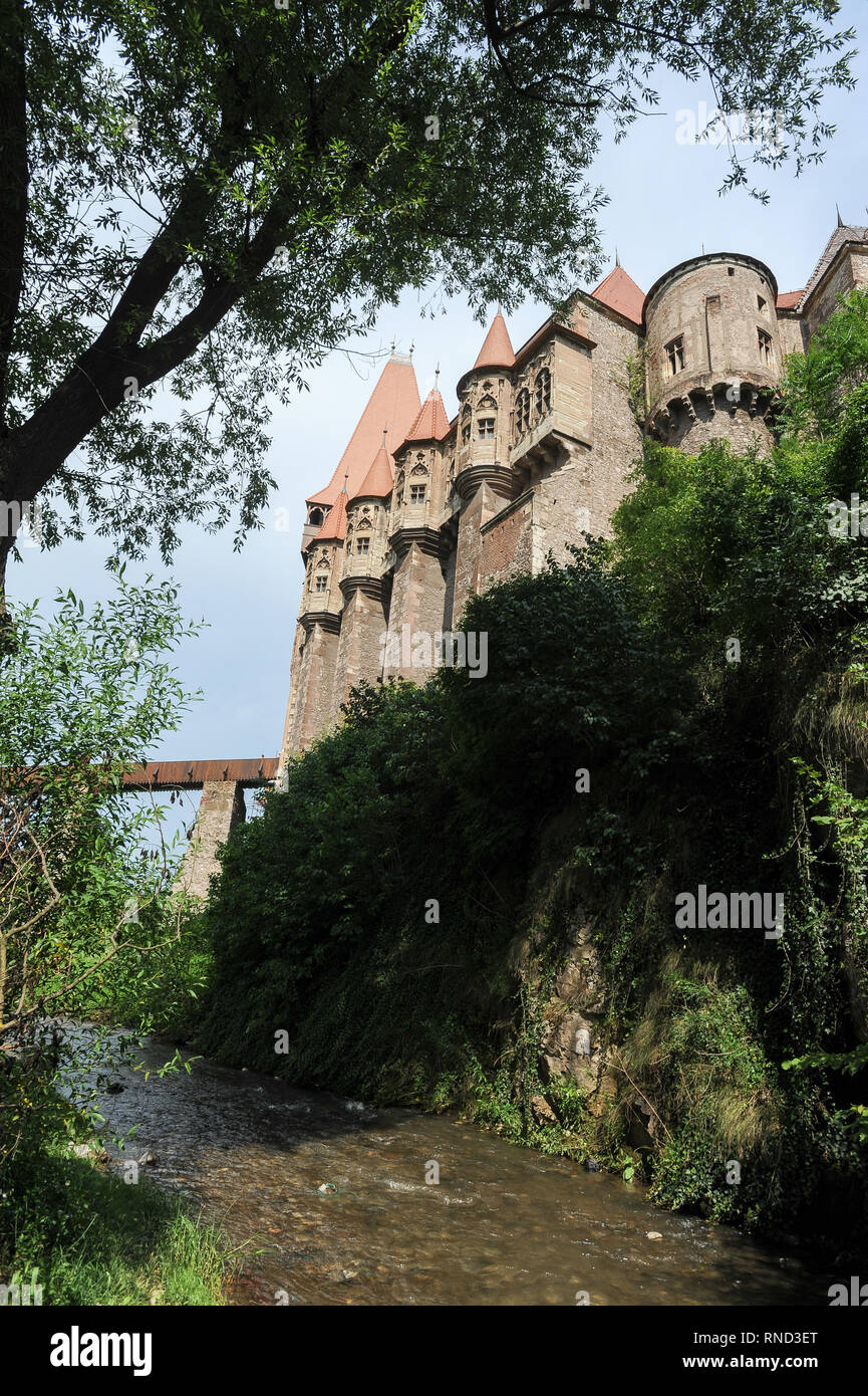 Grande Palazzo del gotico-rinascimentale Castelul Corvinilor (Corvin castello costruito nel XV secolo da Giovanni Hunyadi e ricostruita da re ungherese Matthias Cor Foto Stock