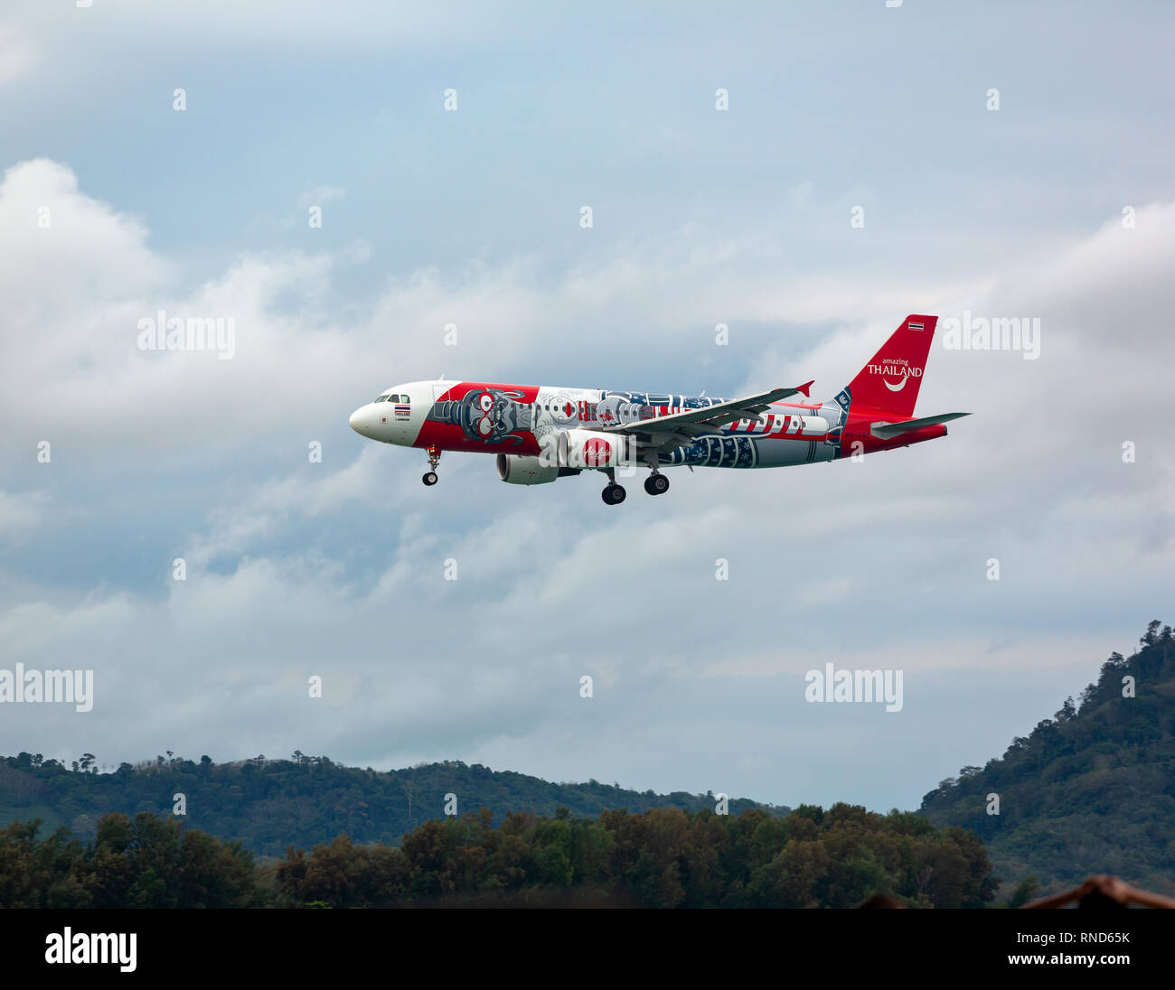 AirAsia Amazing Thailandia livrea arriva all'aeroporto Foto Stock