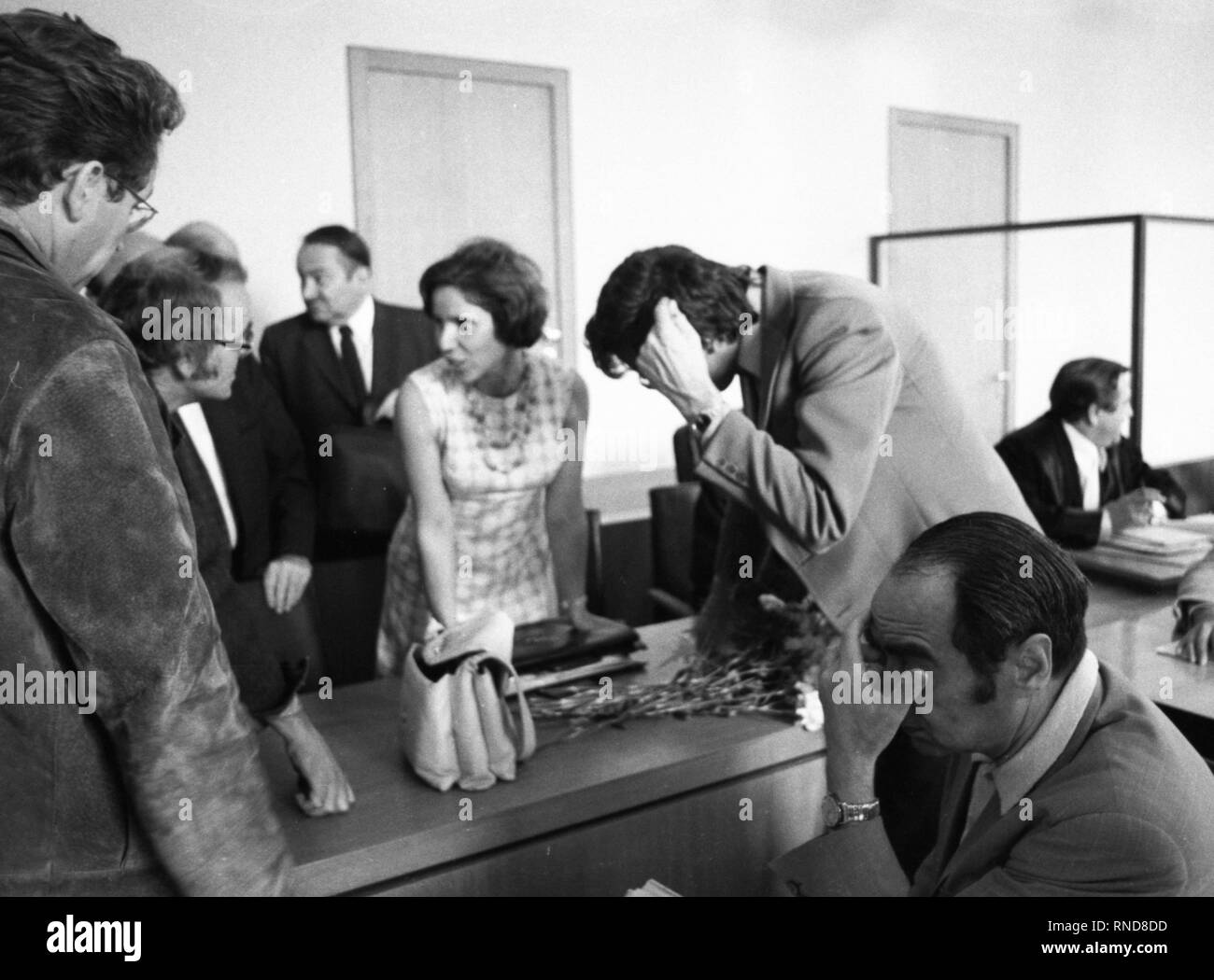 Il processo contro Beate Klarsfeld prima della colonia corte distrettuale il 9 luglio 1974 è stato accompagnato da proteste da parte tedesca e francese di combattenti per la resistenza contro il regime nazista. | Utilizzo di tutto il mondo Foto Stock