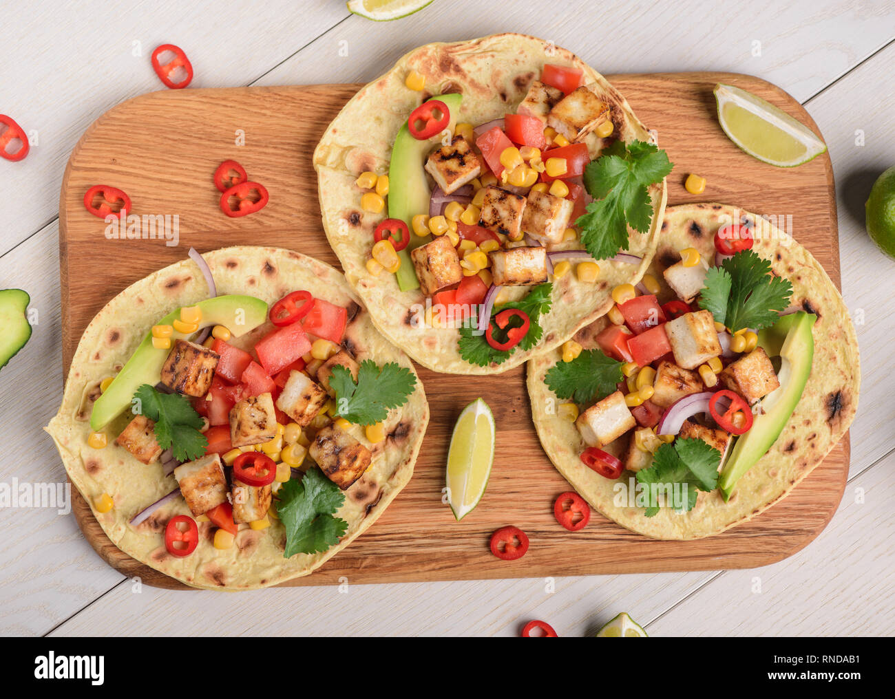 Tortilla con riempimento taco Foto Stock