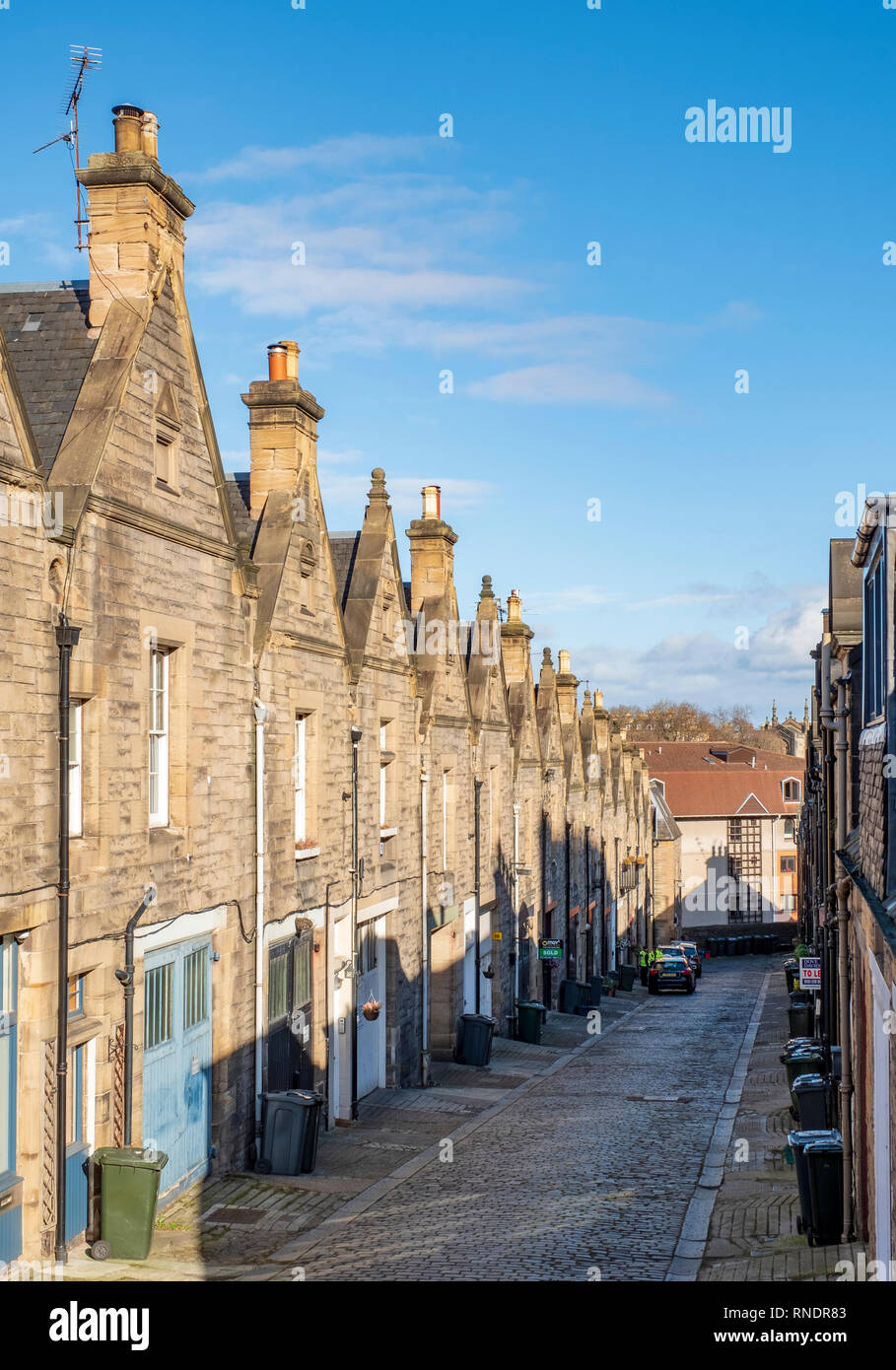 Vista di Mews case sulla strada stretta a Rothesay Mews a Edimburgo, Scozia, Regno Unito Foto Stock
