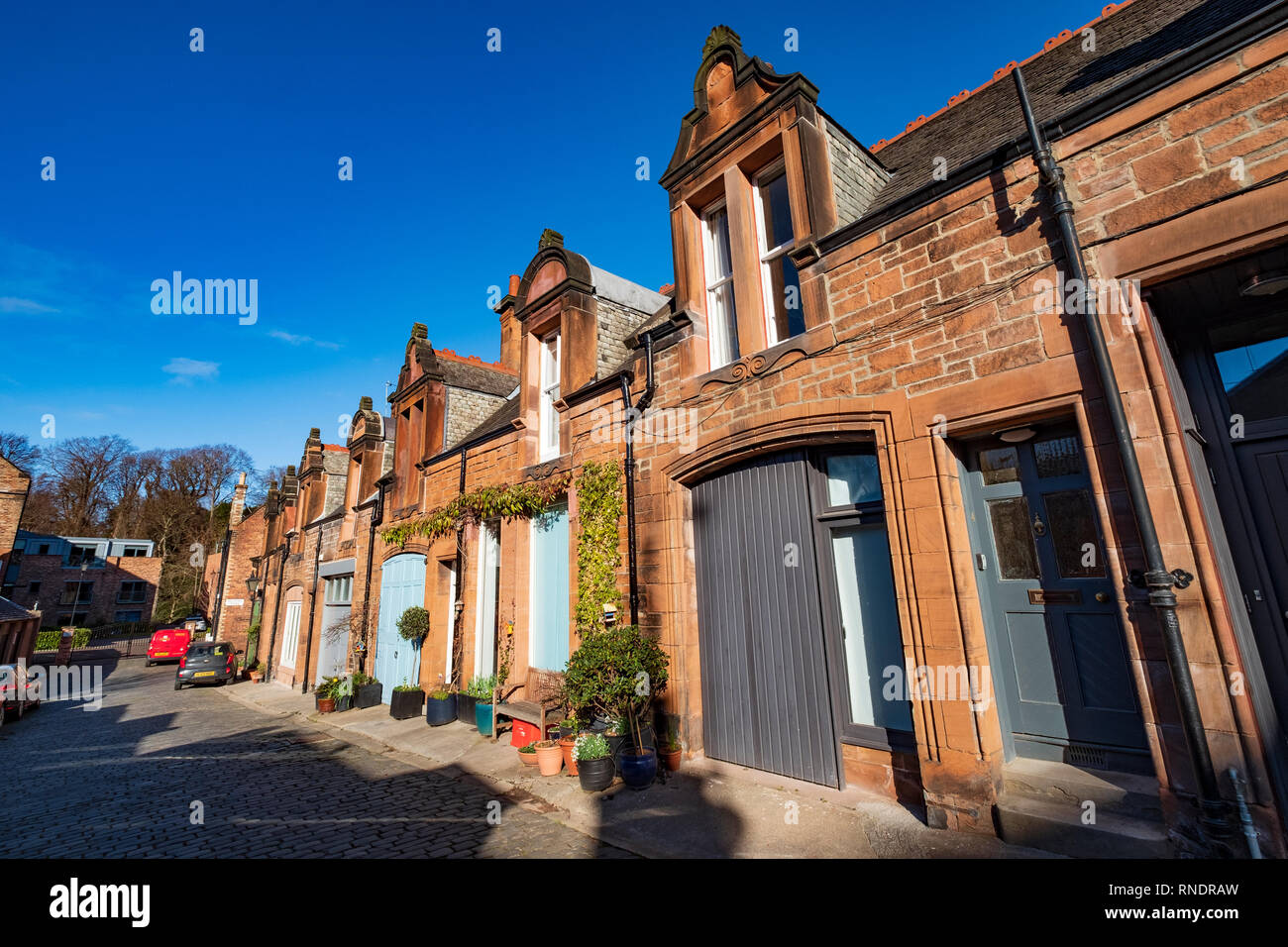 Vista di Mews case sulla strada stretta a Bedford Mews prima Mews a Edimburgo, Scozia, Regno Unito Foto Stock