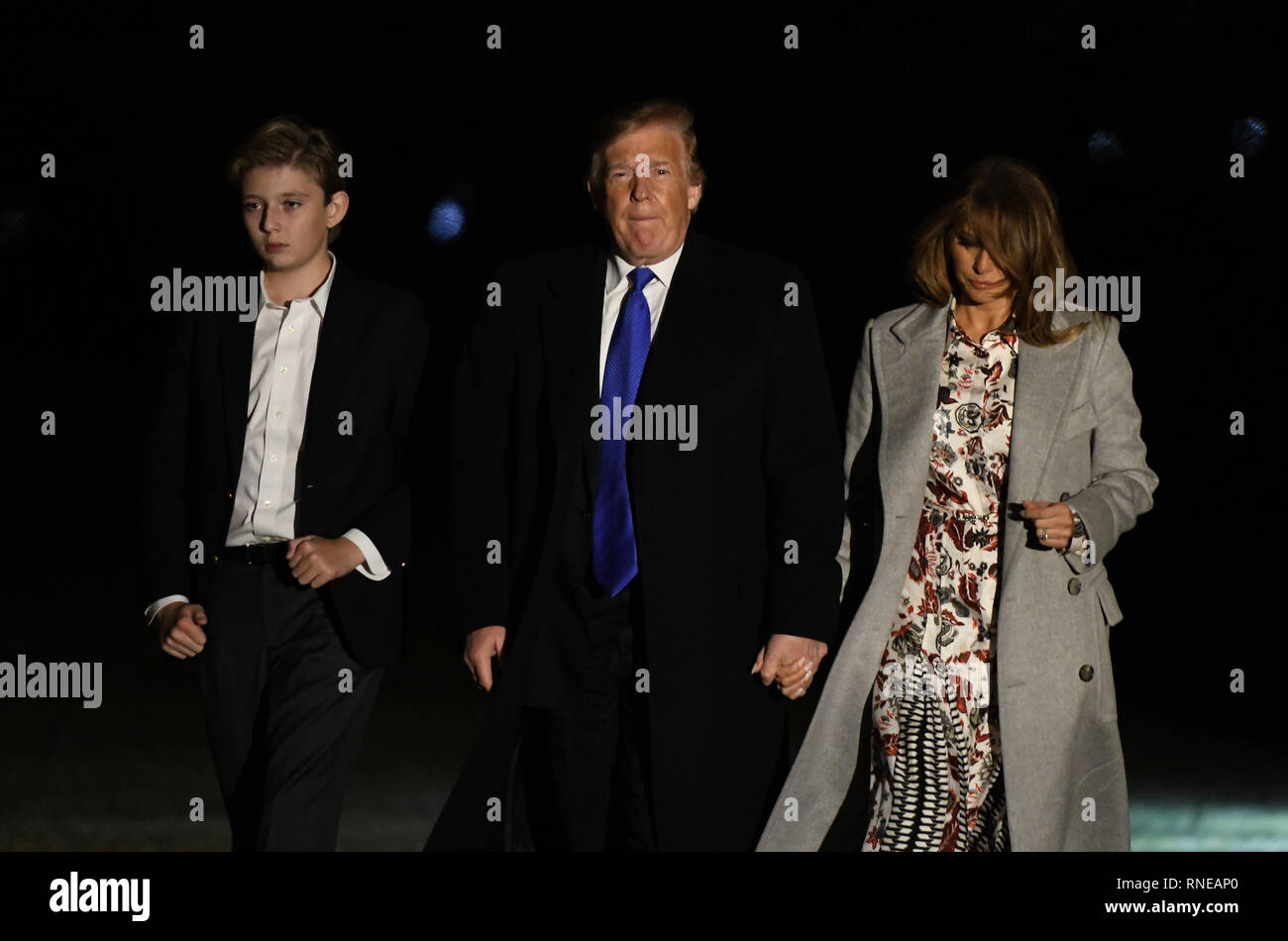 Il Presidente degli Stati Uniti, Trump, first lady Melania Trump e Barron Trump arrivano alla Casa Bianca Febbraio 18, 2019, a Washington, DC. Dopo aver trascorso il weekend al Mar-a-Lago in Florida. Credito: Olivier Douliery/Piscina via CNP /MediaPunch Foto Stock