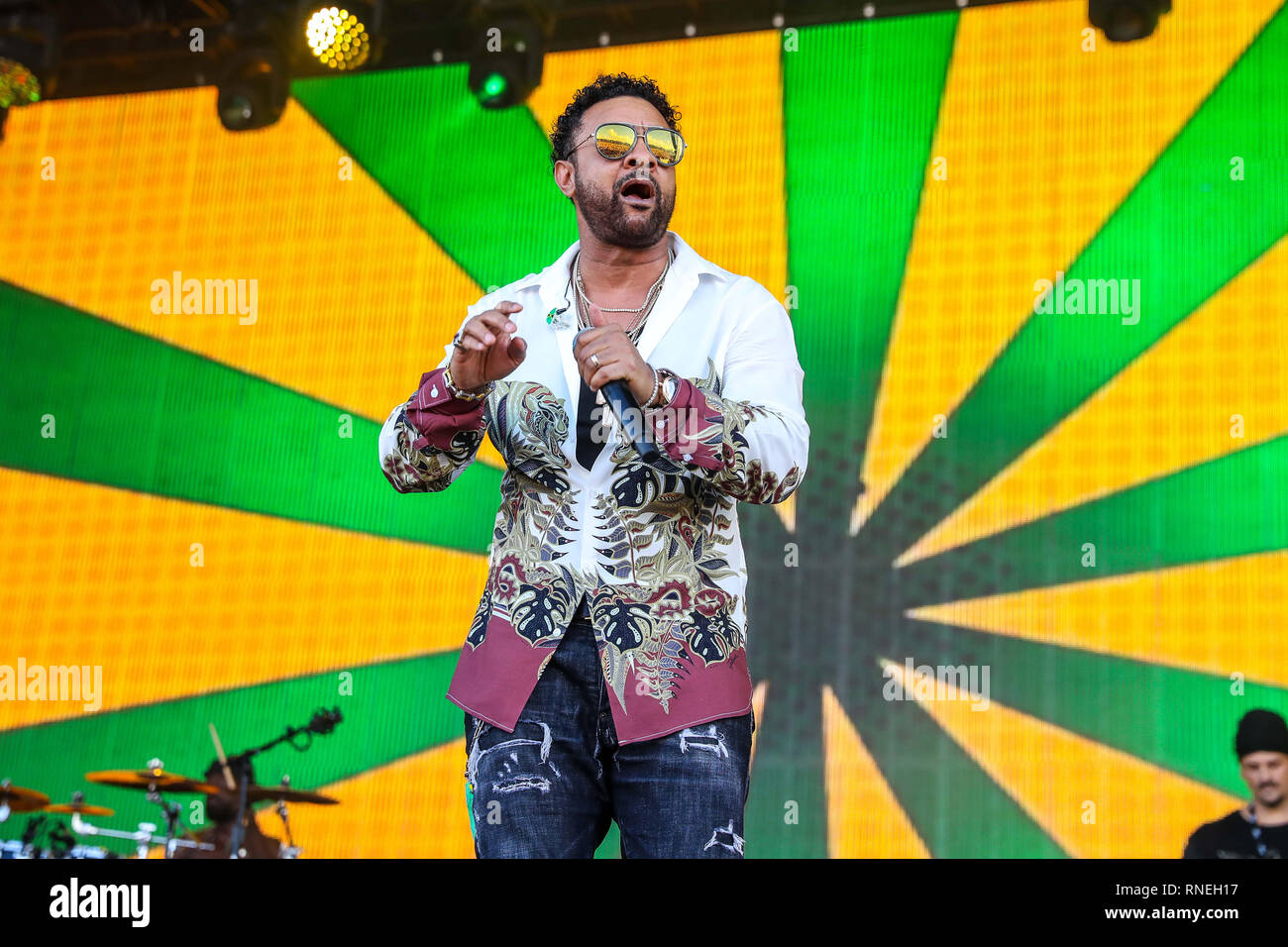 Febbraio 16, 2019 - West Bay Grand Cayman, Isole Cayman - Music Artist SHAGGY esegue in concerto durante il venduto fuori KAABOO inaugurale Festival Cayman a Seven Mile Beach in febbraio 15-16, 2019 in Grand Cayman, Isole Cayman. KAABOO è stato creato da appassionati di musica per gli amanti della musica. Un adulto escape, curata in modo univoco a rivolgere un appello a tutti i cinque sensi, con world-class musica, ispiratore di arte contemporanea, esilerante commedia, cucina gourmet, craft e libagioni personal indulgenze. Orville Richard Burrell CD (nato il 22 ottobre 1968), meglio noto con il suo nome di fase Shaggy, è un musicista giamaicano, lo strinare Foto Stock