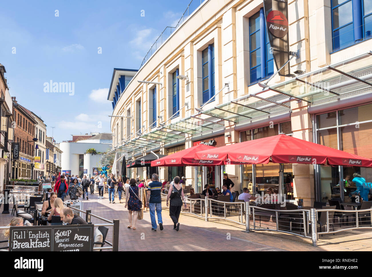 Pizza Hut ristorante e altri ristoranti su Forman street Nottingham City Centre di Nottingham East Midlands Nottinghamshire Inghilterra gb uk Foto Stock