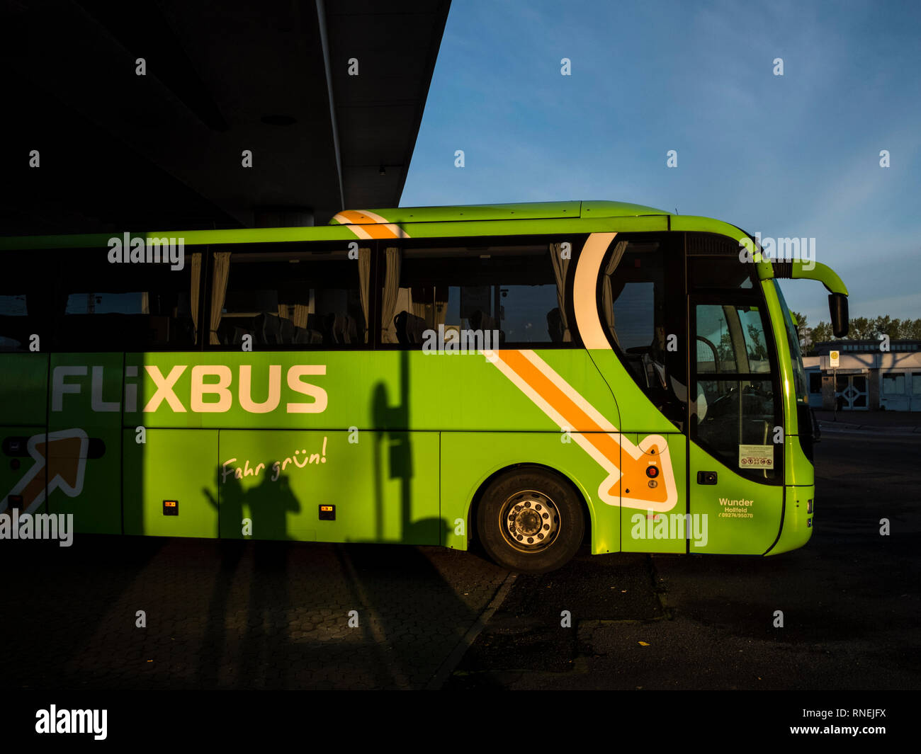 Flixbus alla stazione Ldwigshafen, Germania, 2018. Il tedesco di avvio di trasporto ha visto una crescita spettacolare negli ultimi anni. Foto Stock