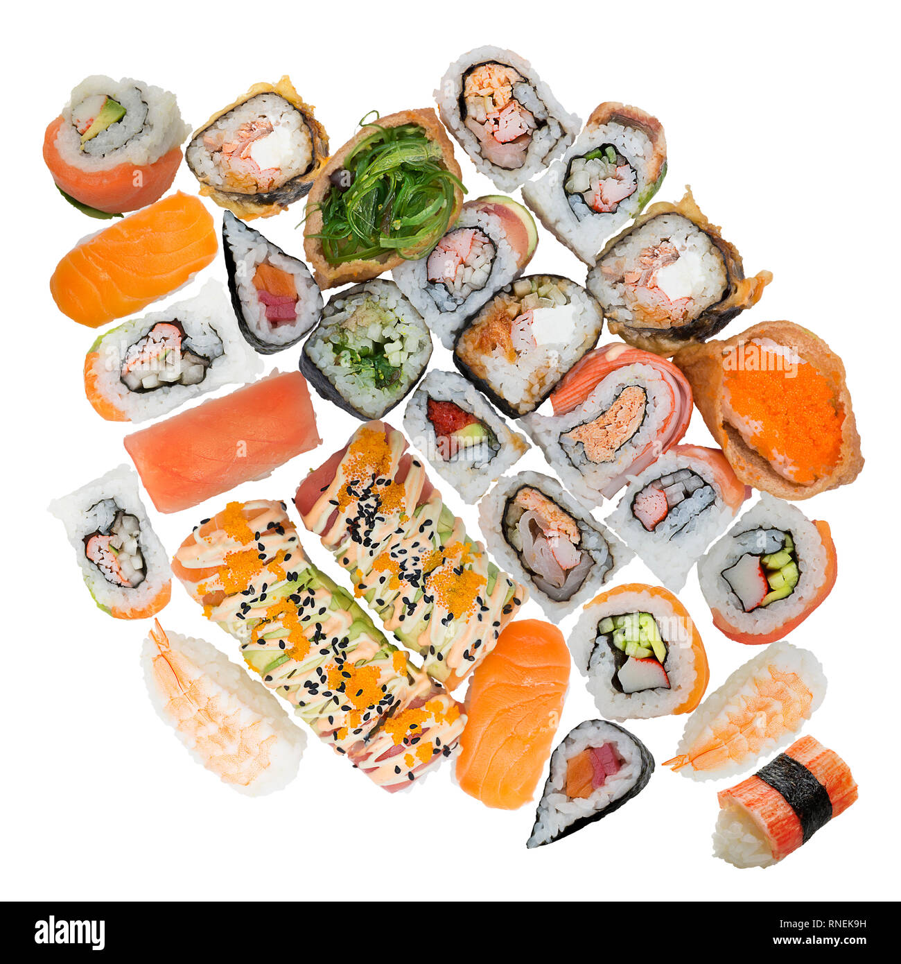 Rotoli di sushi assortimento isolati su sfondo bianco Foto Stock