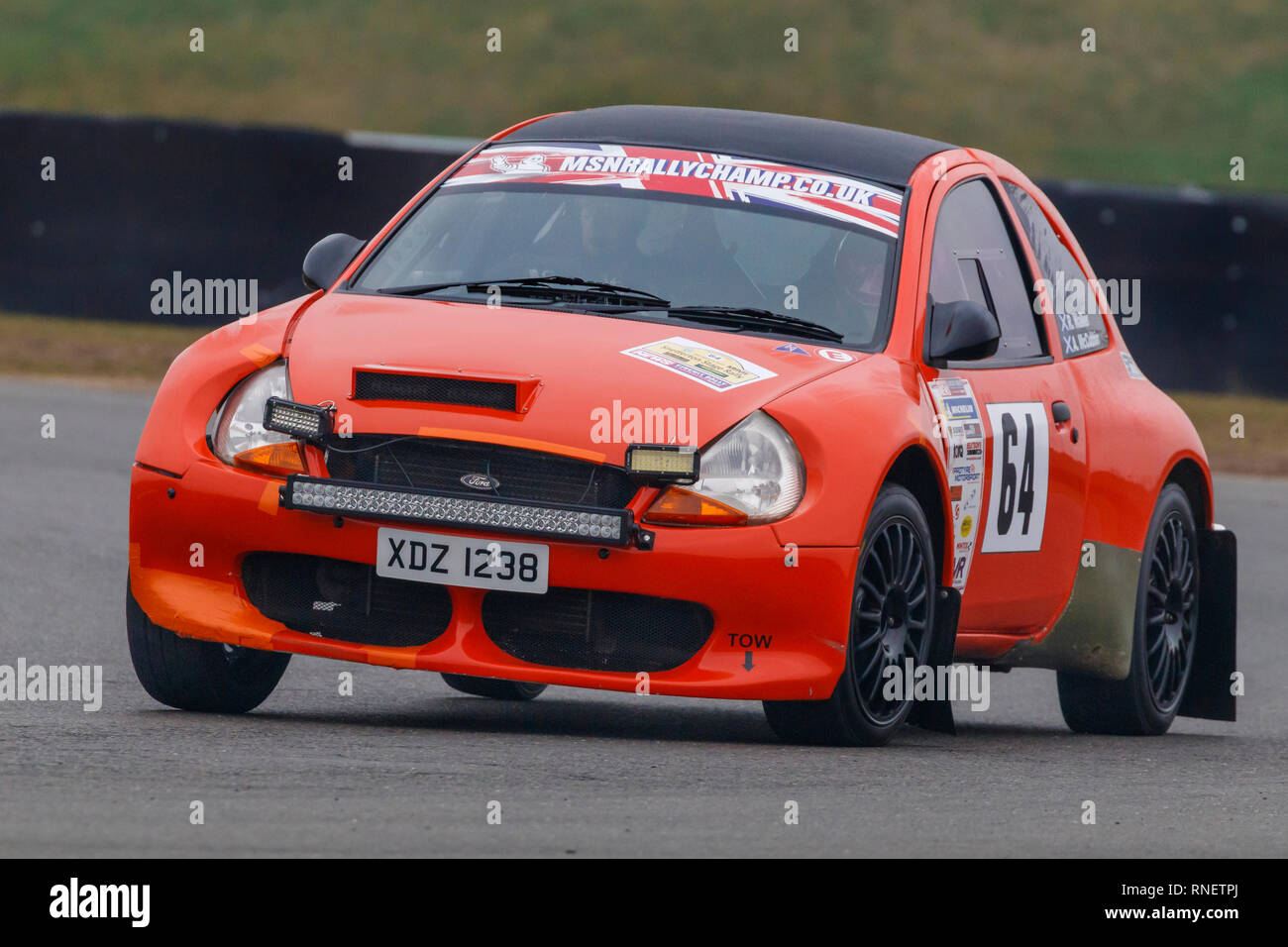 Ford Ka, XDZ 1238, con driver Ron Walker e co-driver Amy McCubbin durante il 2019 Snetterton tappa del Rally, Norfolk. Foto Stock