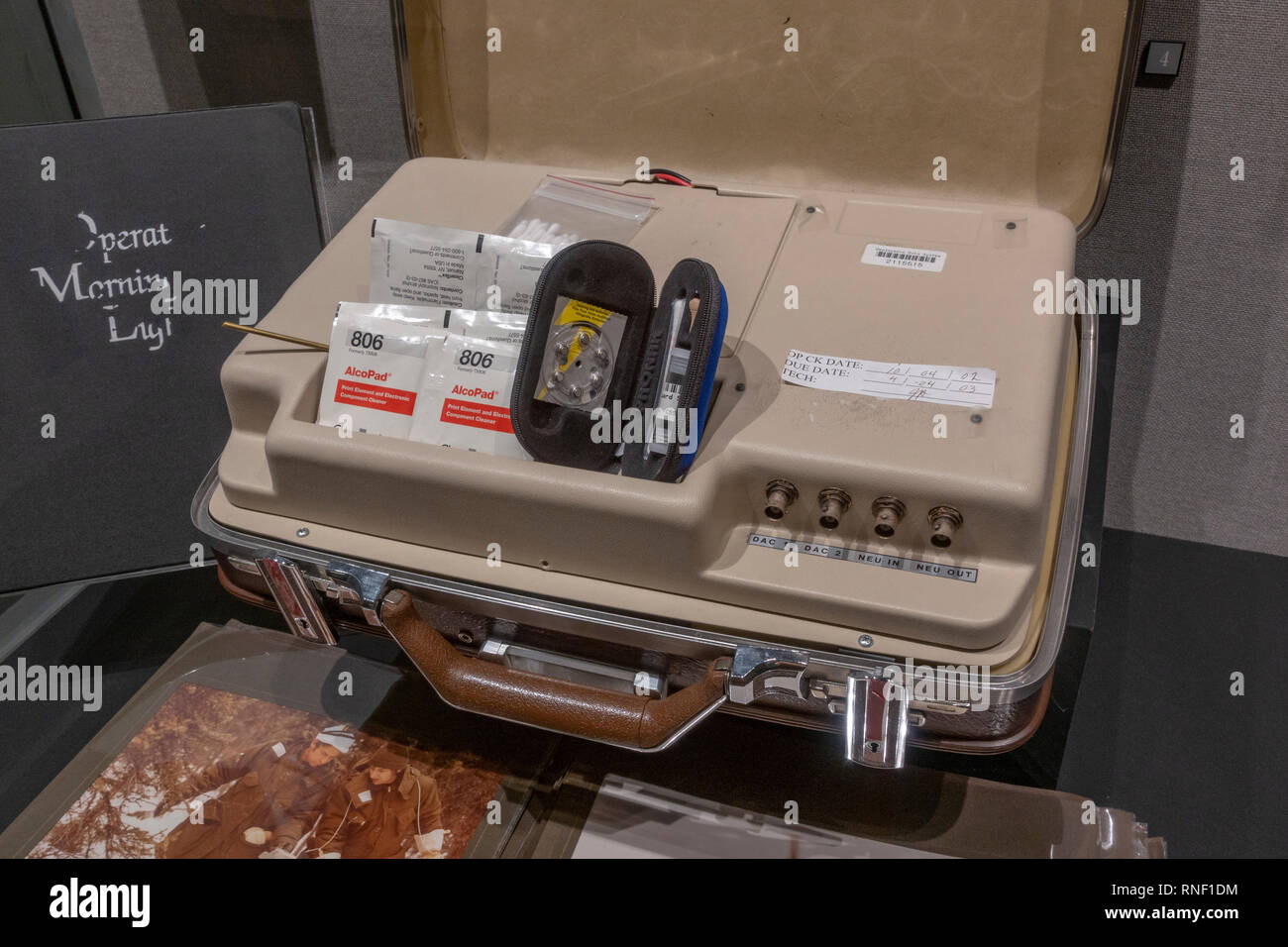 I dati di distribuzione del sistema di comunicazioni valigia utilizzato nella risposta di emergenza esercizi, Nevada, Stati Uniti. Foto Stock