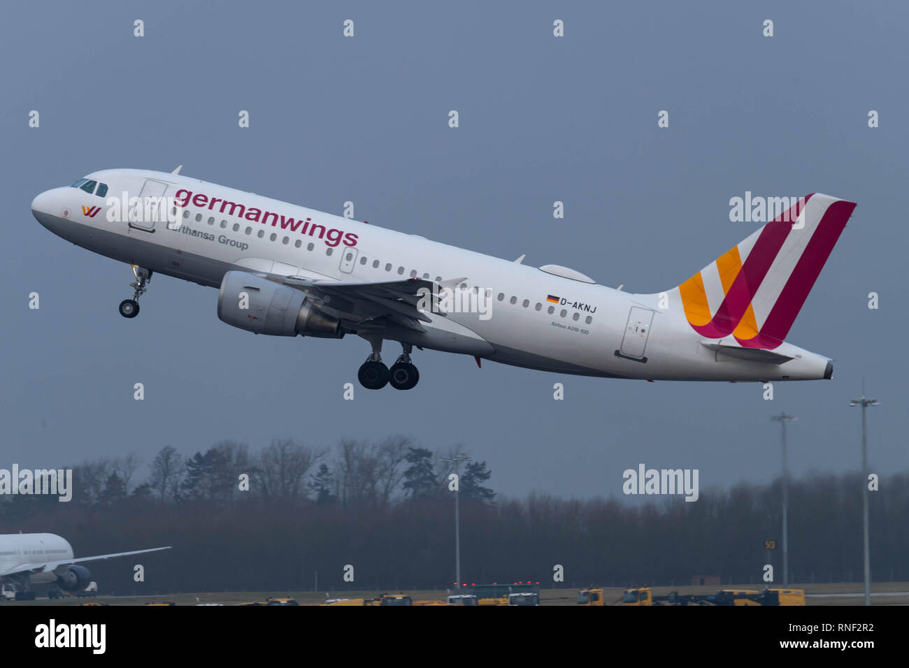 L'aeroporto di Stansted aeromobili commerciali Germanwings D-AKNJ Airbus A319 takesoff Foto Stock