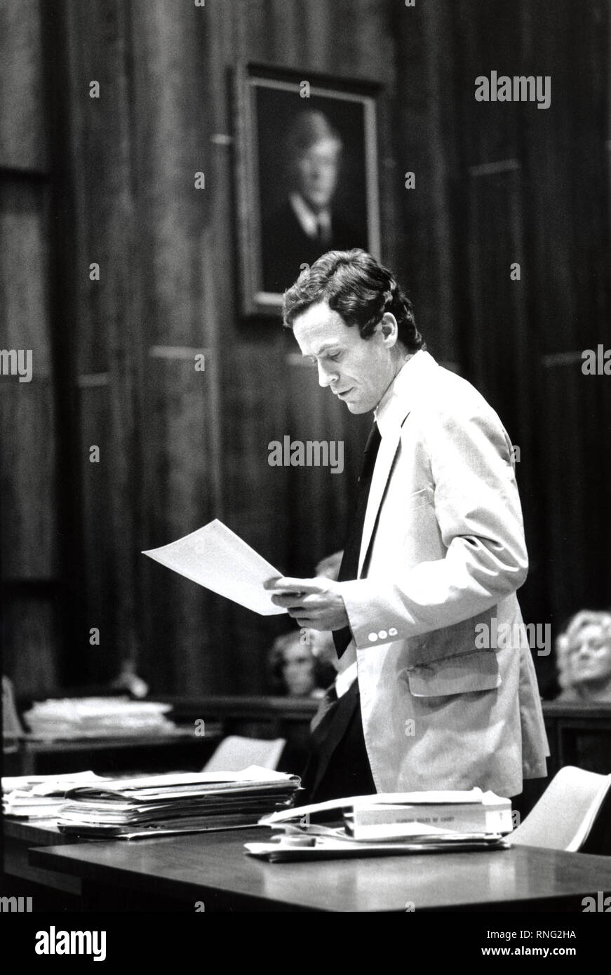 Ted Bundy assassinio di prova - Miami - Theodore Robert Bundy era un American serial killer, rapitore, stupratore, ladro e necrophile che hanno aggredito e ucciso numerosi giovani donne e ragazze durante gli anni settanta ed eventualmente in precedenza. Dopo più di un decennio di dinieghi, ha confessato di 30 omicidi che ha commesso in sette Stati membri tra il 1974 e il 1978. Foto Stock