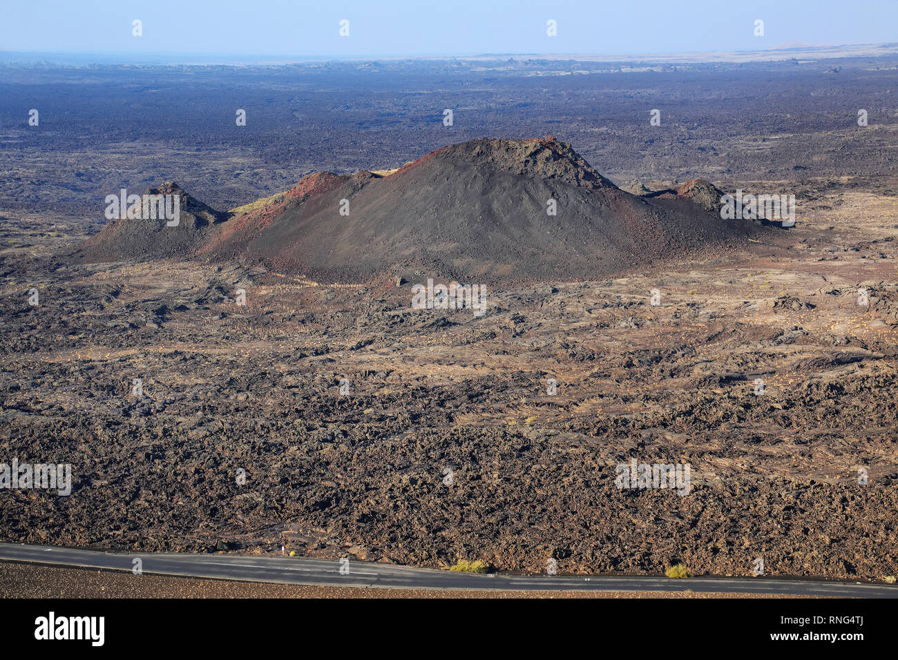 Vista di conetti eruttivi da Inferno cono, crateri della luna monumento nazionale, Idaho, Stati Uniti d'America Foto Stock